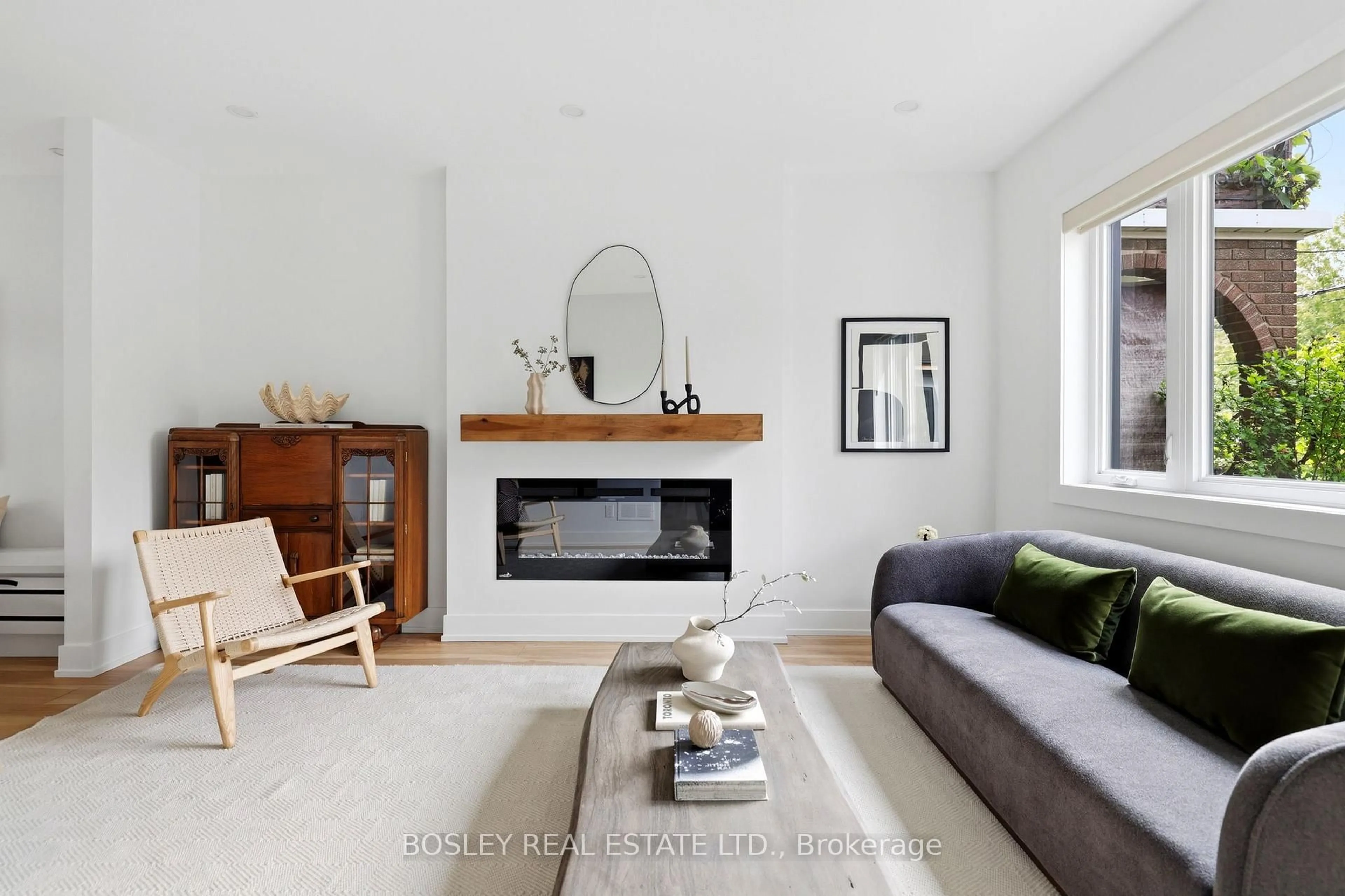 Living room with furniture, unknown for 66 Cloverlawn Ave, Toronto Ontario M6E 1H5