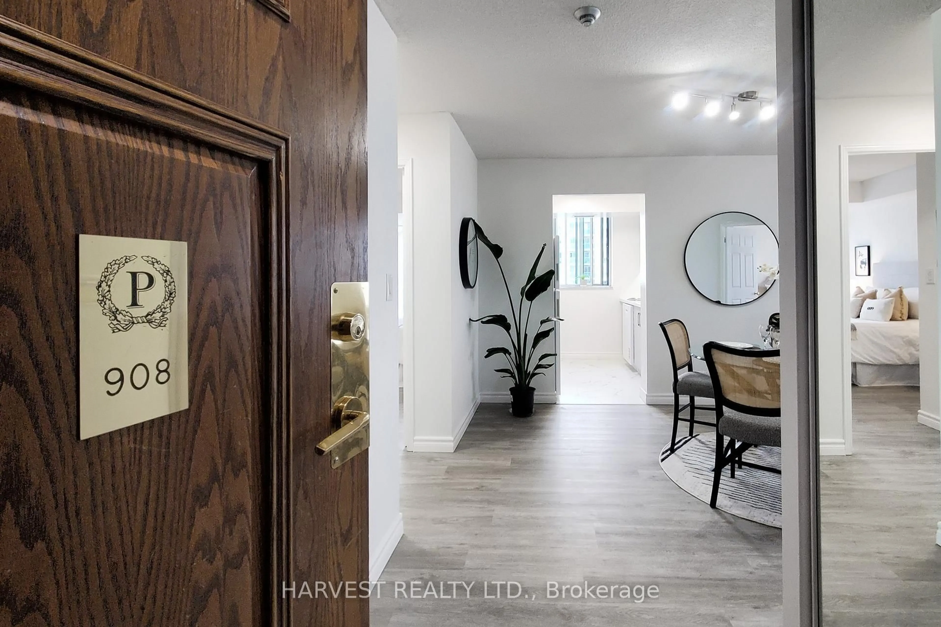 Indoor entryway for 1 Pemberton Ave #908, Toronto Ontario M2M 4L9