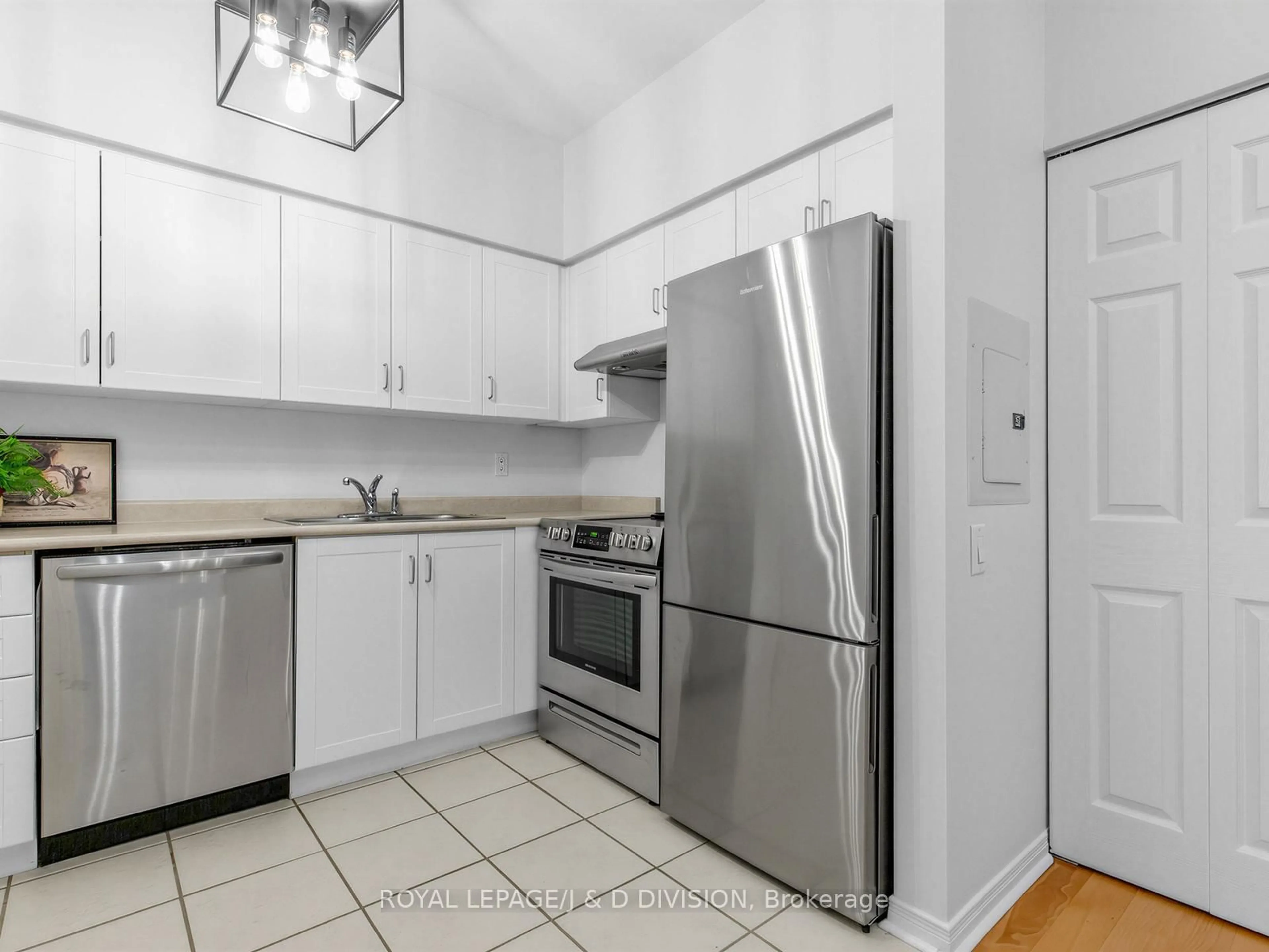 Standard kitchen, unknown for 120 Lombard St #803, Toronto Ontario M5C 3H5