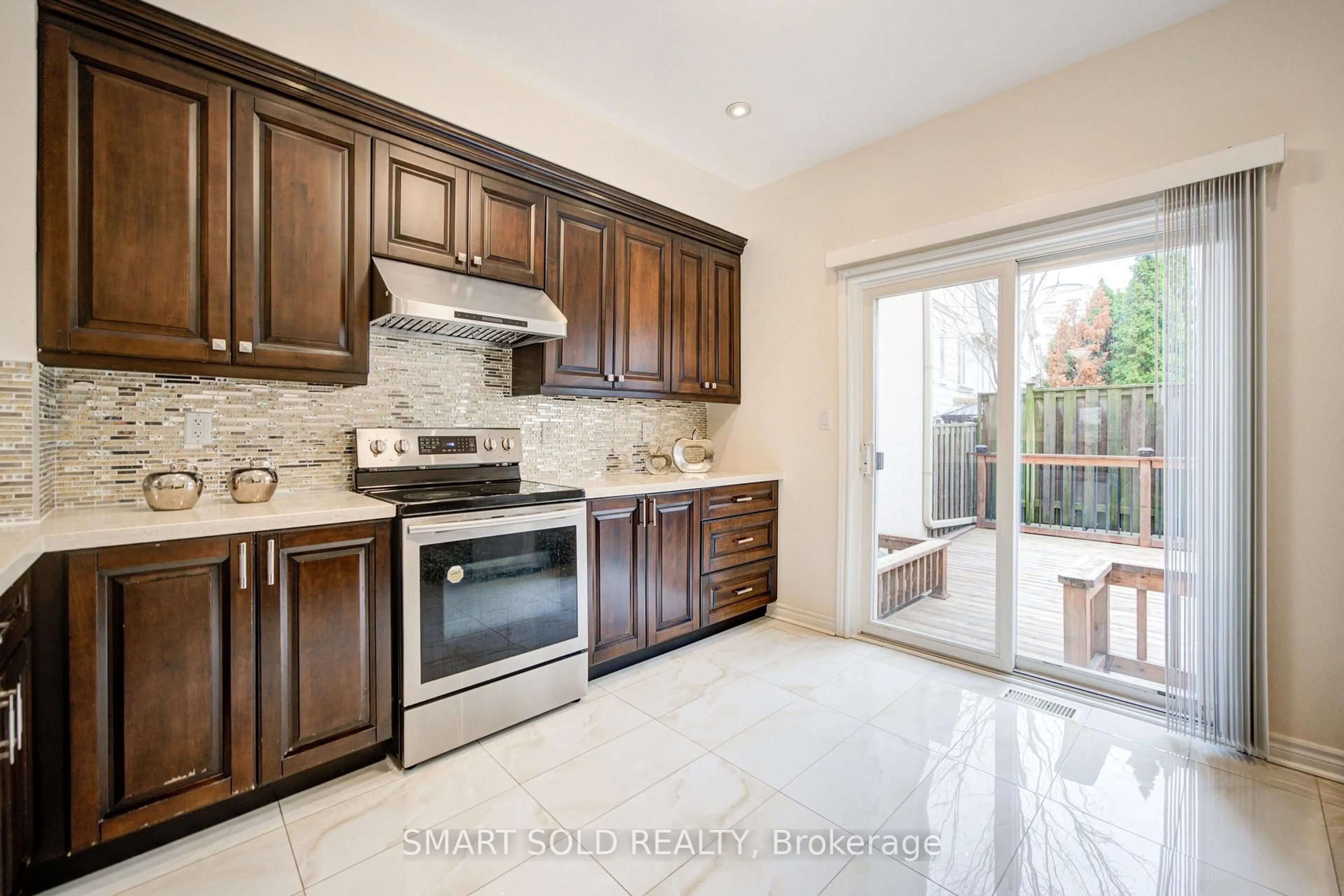Open concept kitchen, ceramic/tile floor for 11 Humphrey Gate, Toronto Ontario M3C 4B8