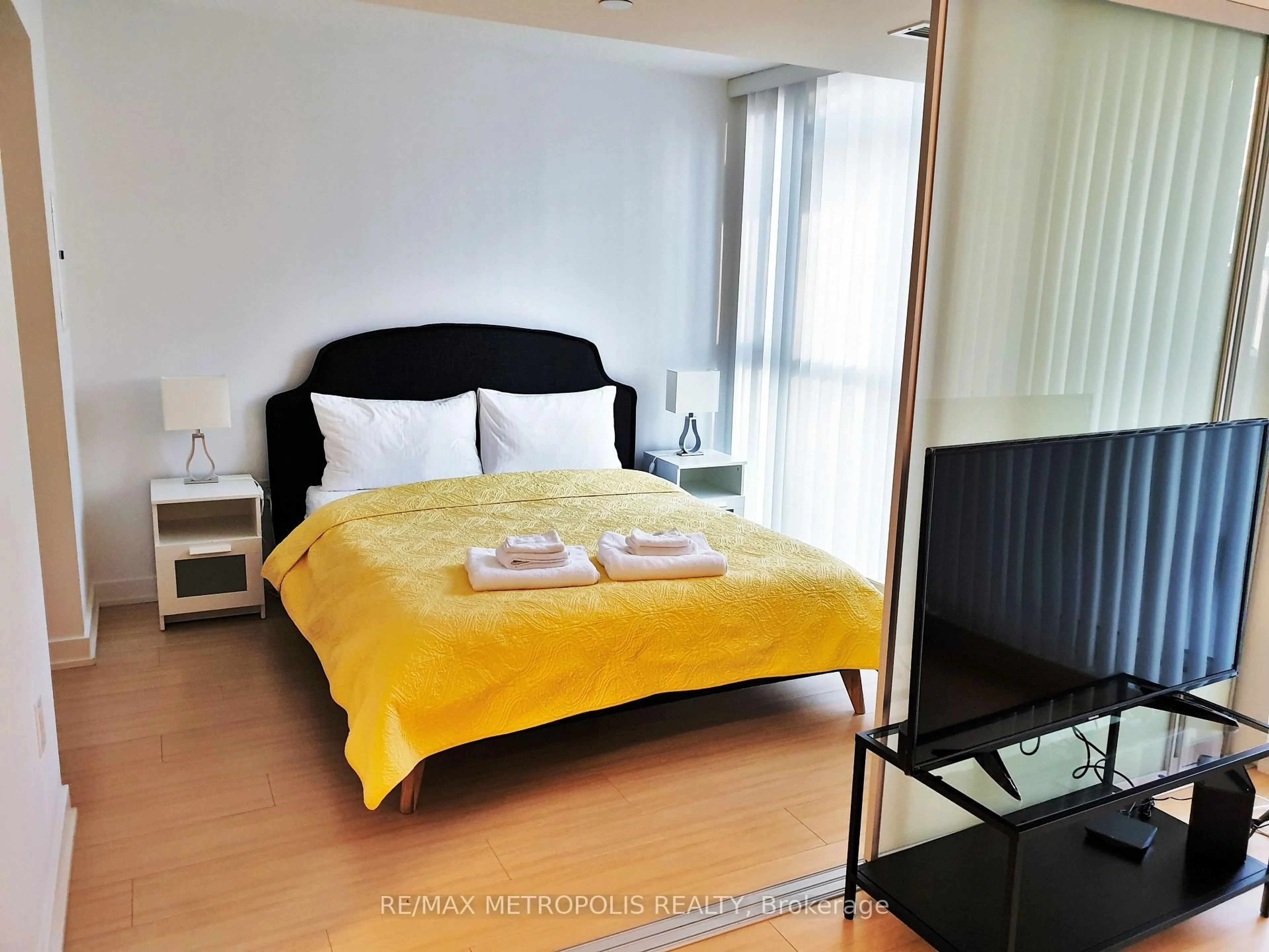 Bedroom with bed, unknown for 85 Queens Wharf Rd #312, Toronto Ontario M5V 0J9
