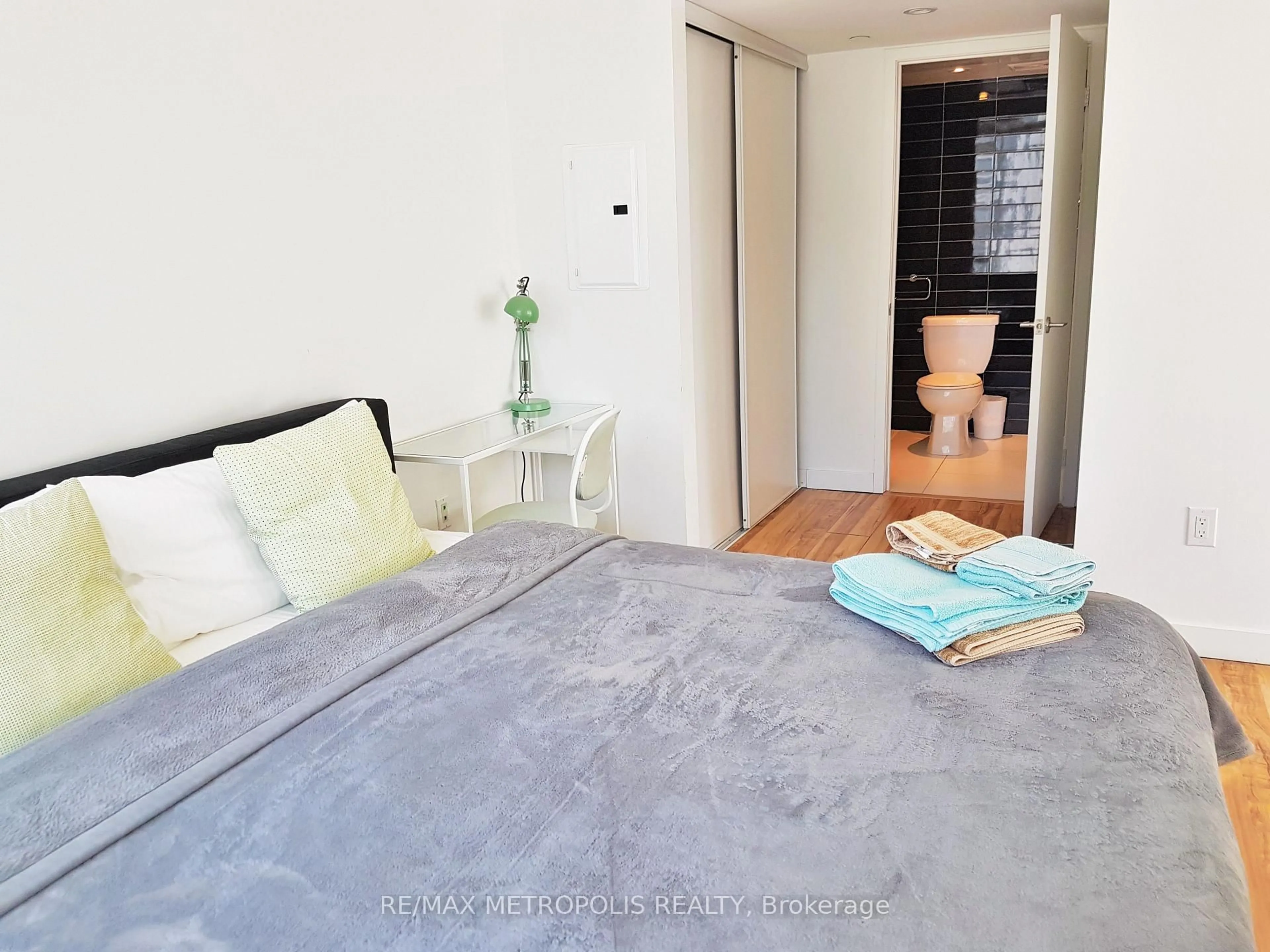 Bedroom with bed, unknown for 85 Queens Wharf Rd #307, Toronto Ontario M5V 0J9