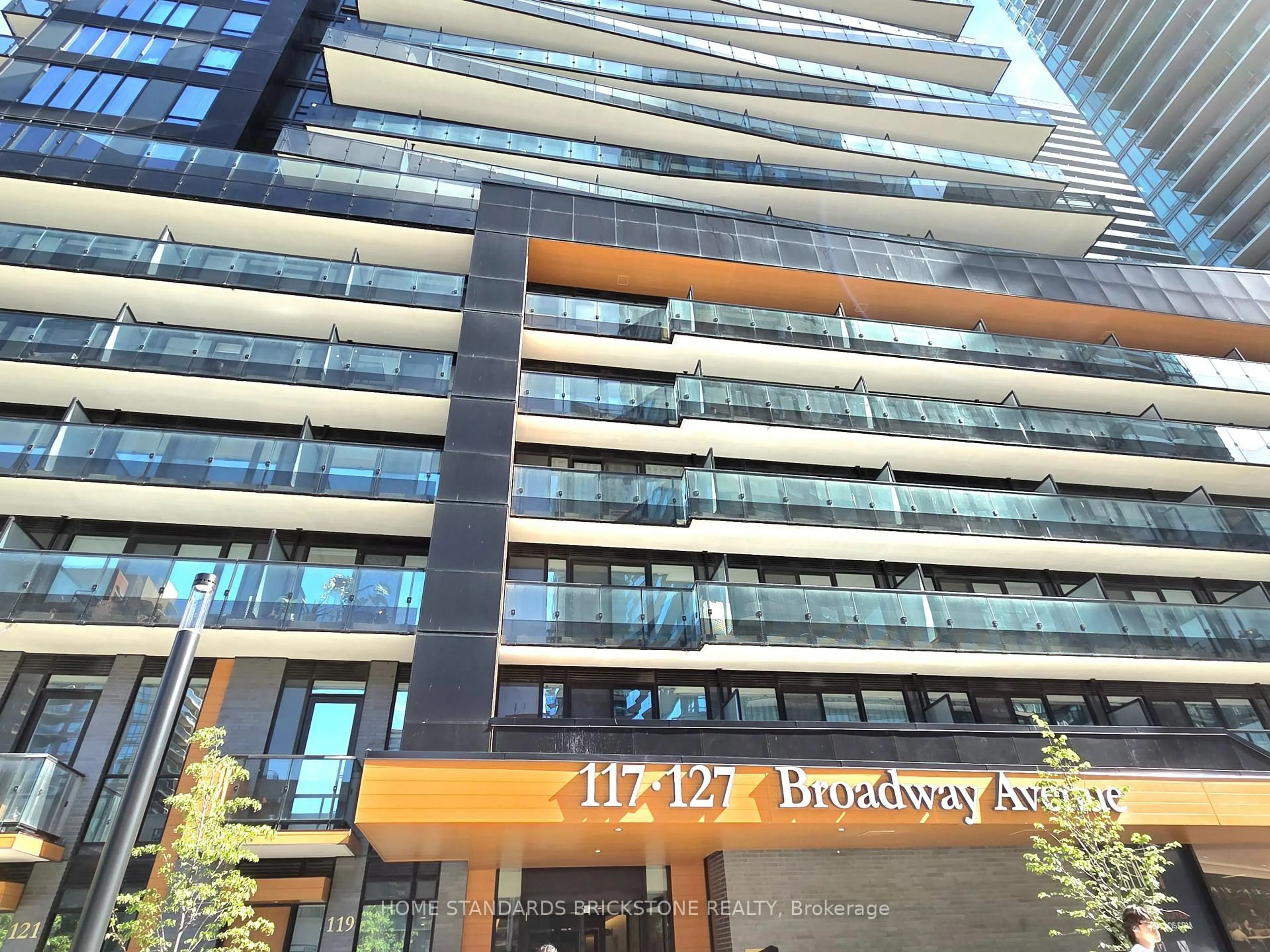 Indoor foyer for 117 Broadway Ave #1705, Toronto Ontario M4P 1V3