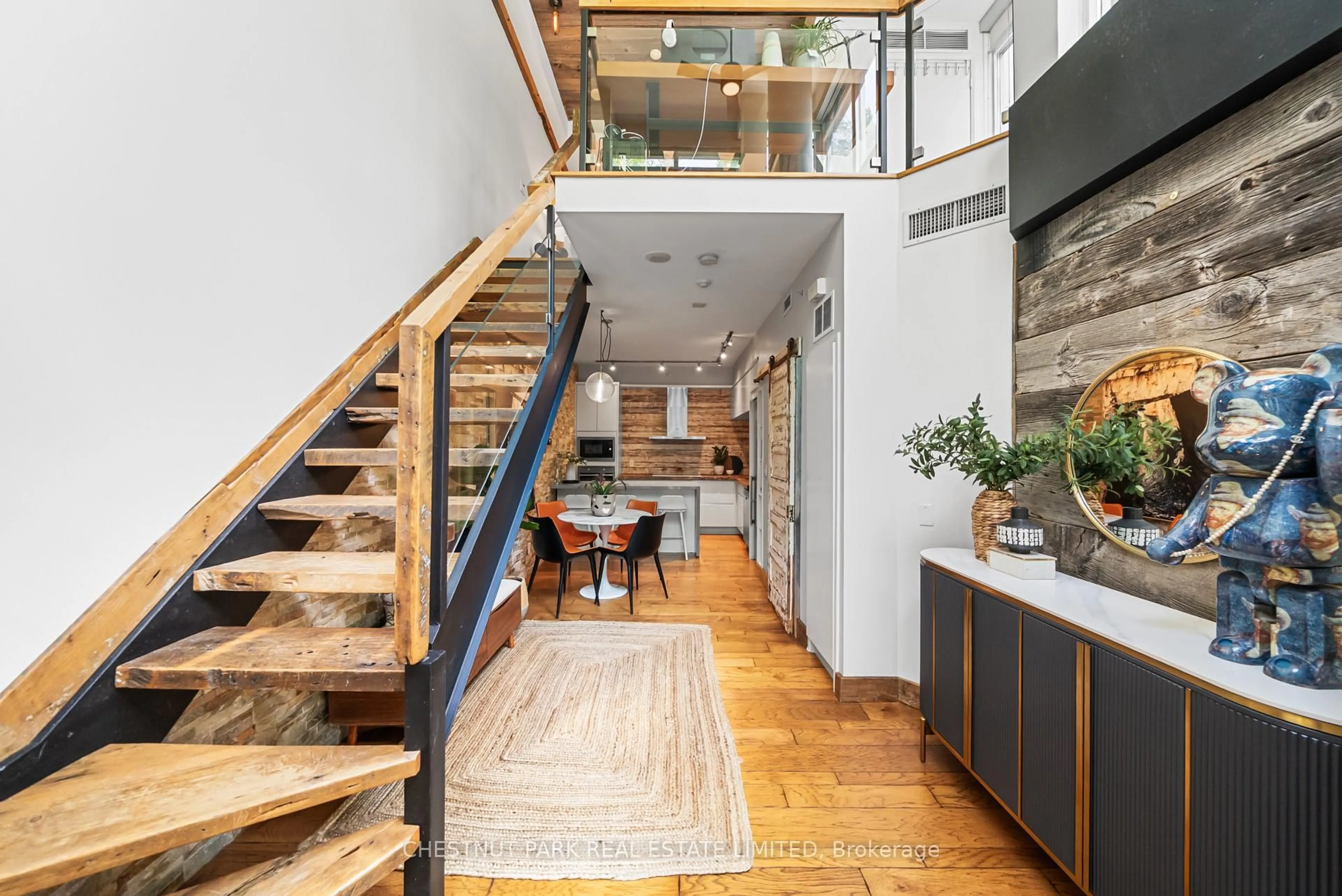 Indoor entryway for 150 Homewood Ave #107, Toronto Ontario M4Y 2J6
