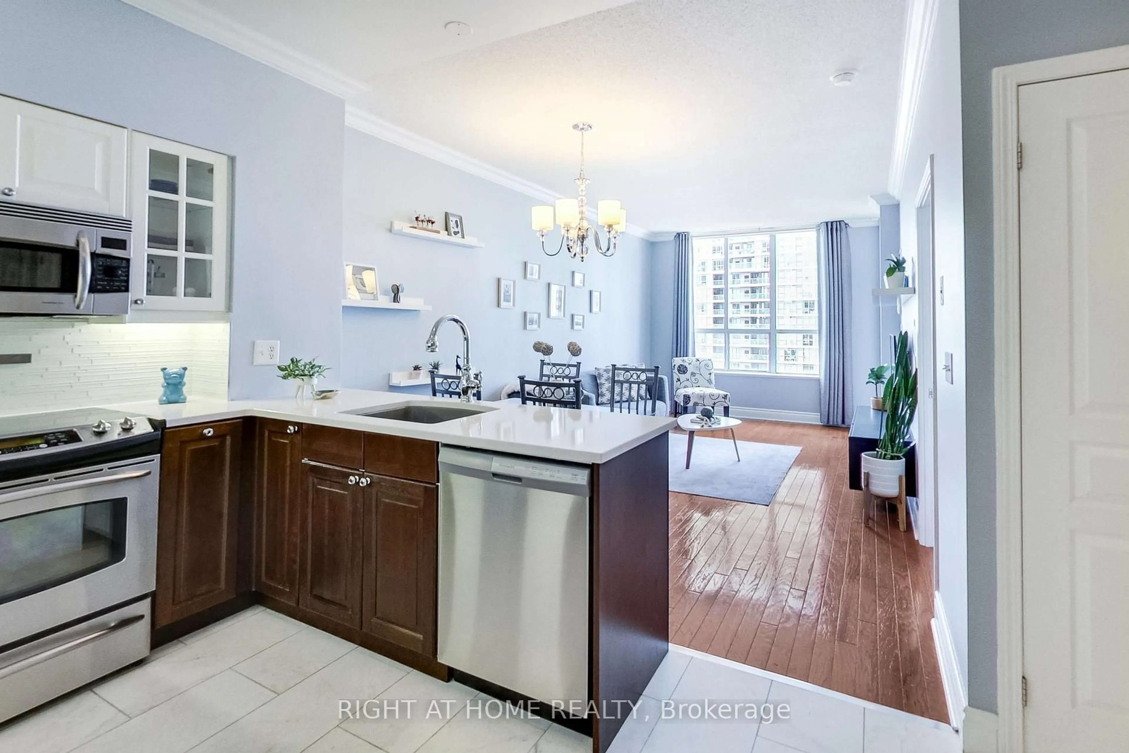 Open concept kitchen, ceramic/tile floor for 55 Harrison Garden Blvd #Ph6, Toronto Ontario M2N 7G3
