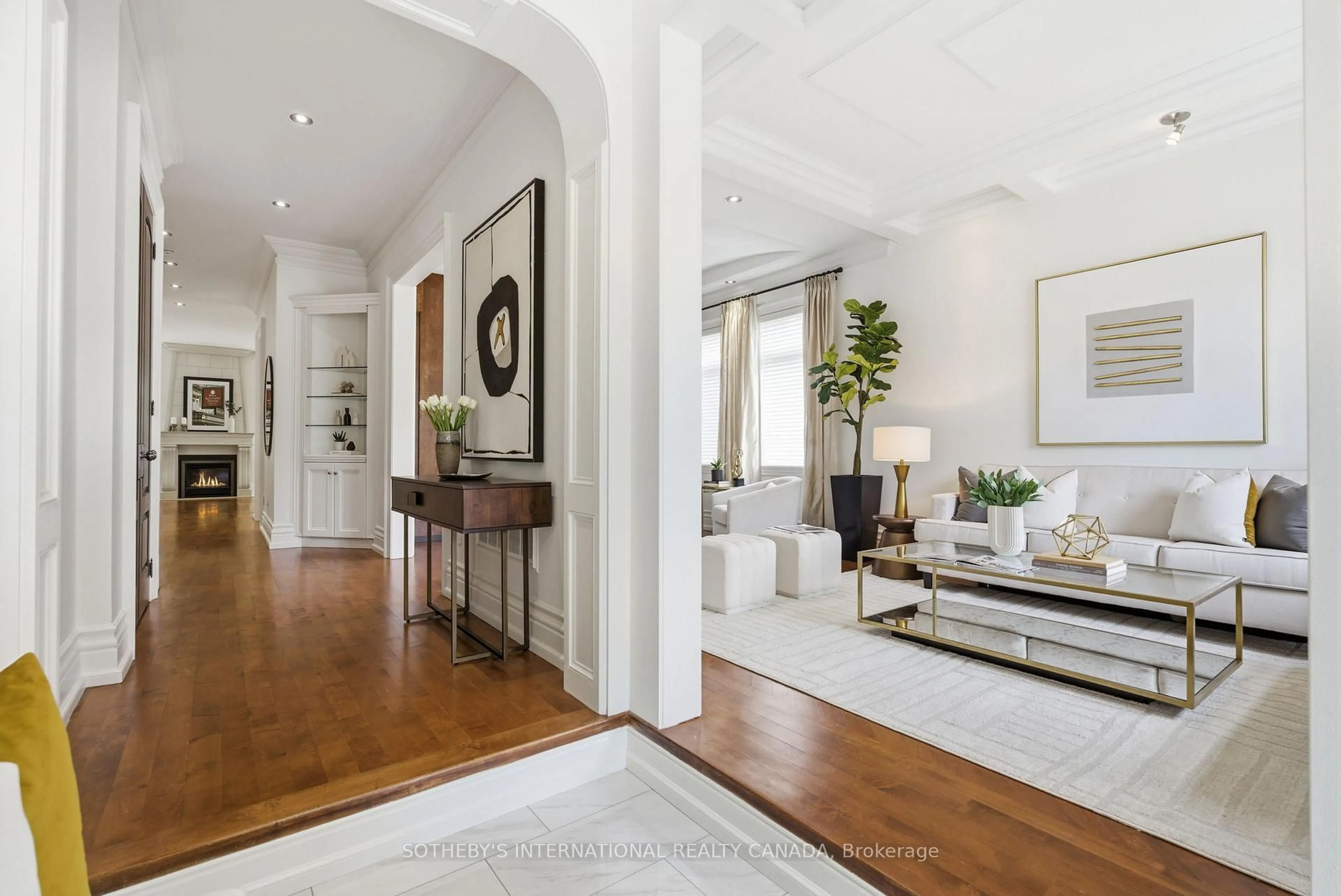 Indoor entryway for 59 De Vere Gdns, Toronto Ontario M5M 3E8