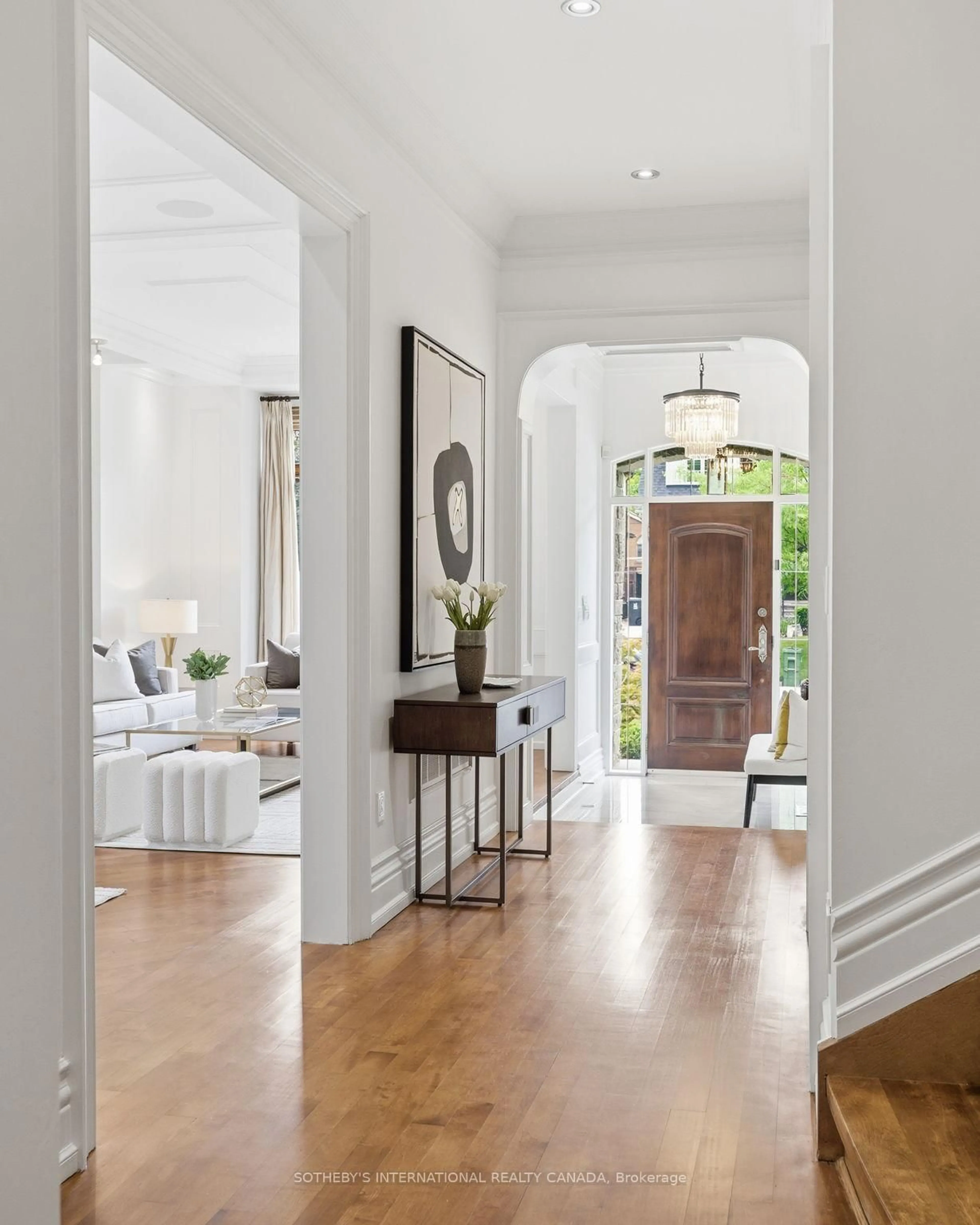 Indoor entryway for 59 De Vere Gdns, Toronto Ontario M5M 3E8