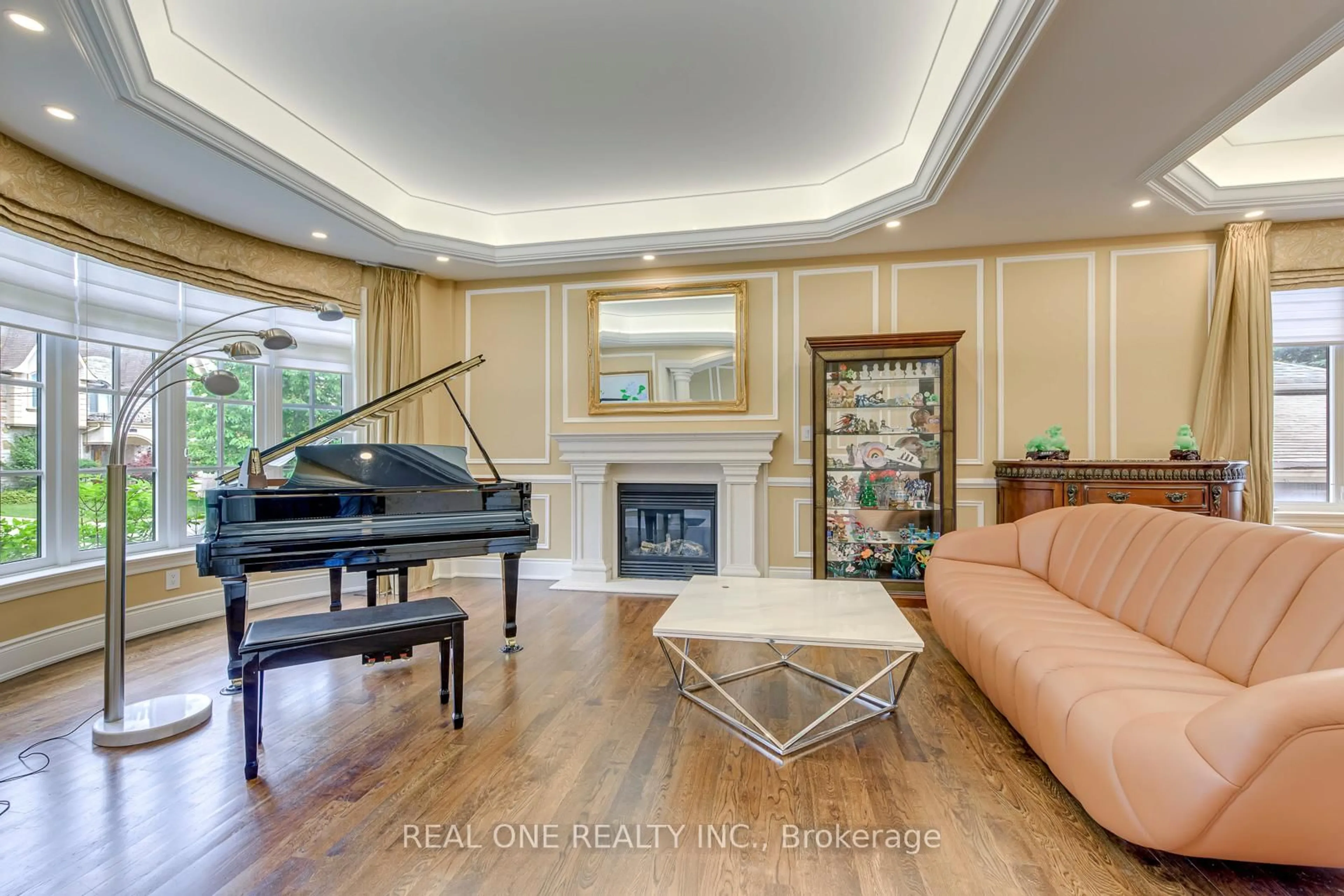 Living room with furniture, unknown for 249 Holmes Ave, Toronto Ontario M2N 4M9