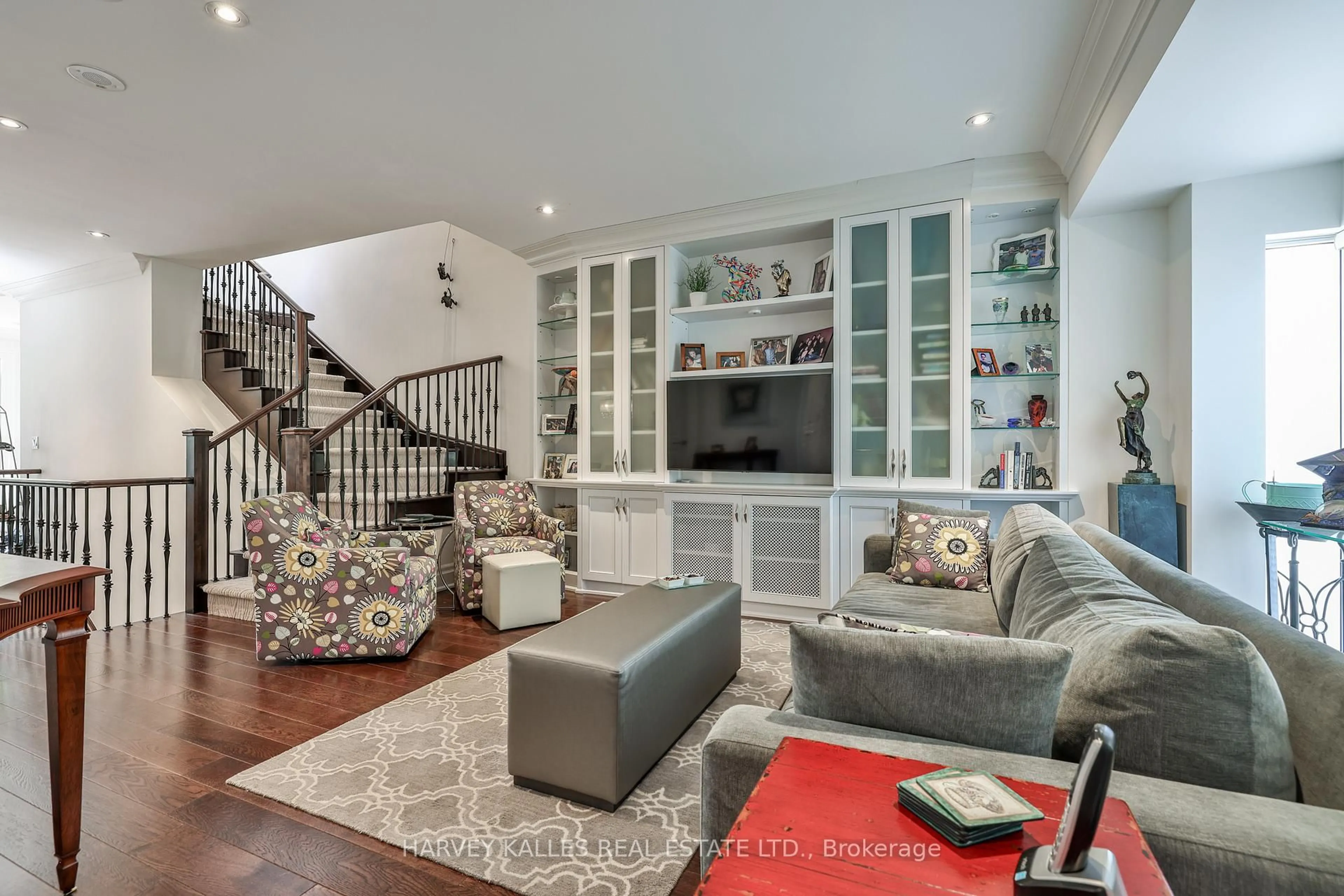 Living room with furniture, unknown for 417 St Germain Ave, Toronto Ontario M5M 1T7