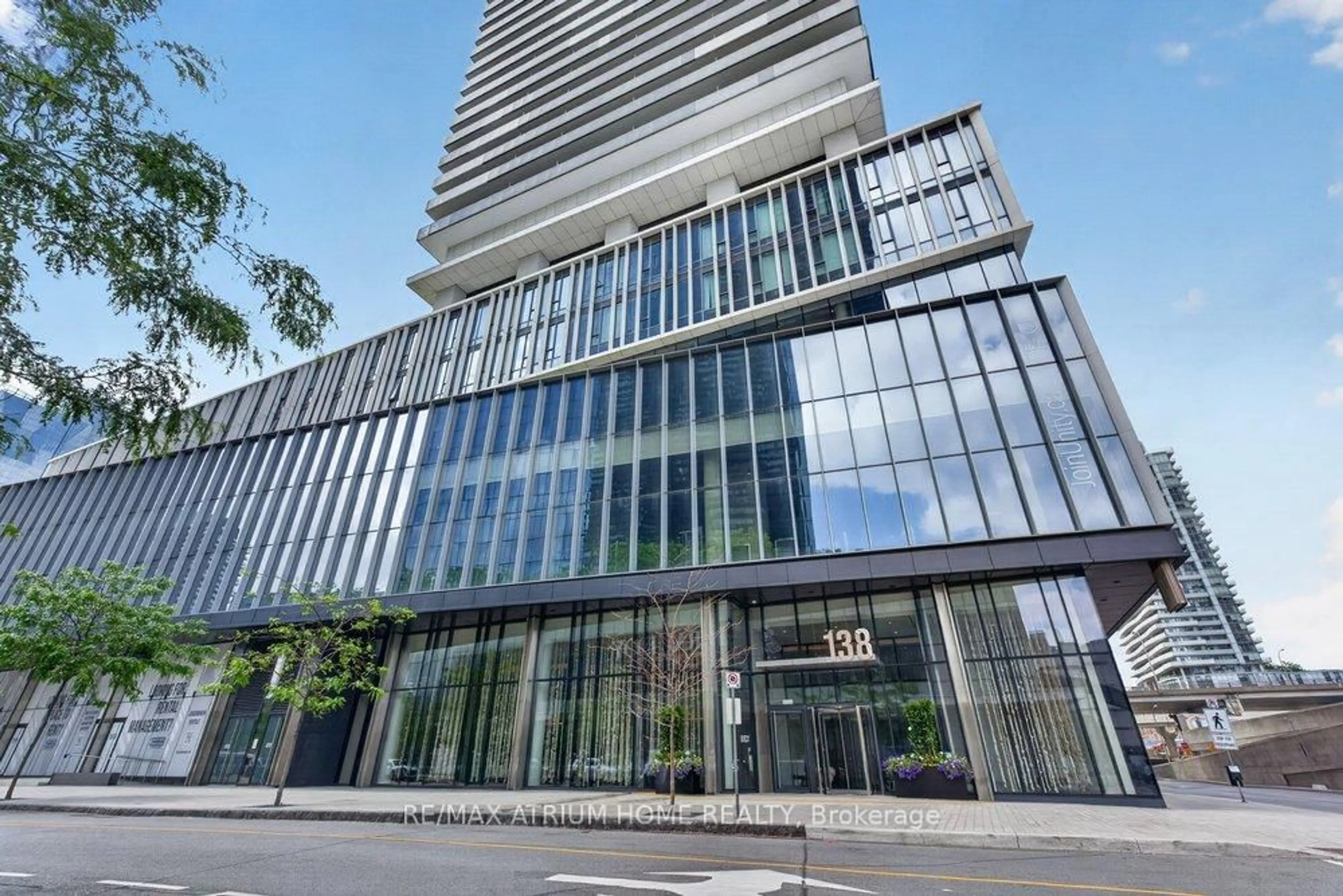 Indoor foyer for 138 Downes St #4108, Toronto Ontario M5E 0E4