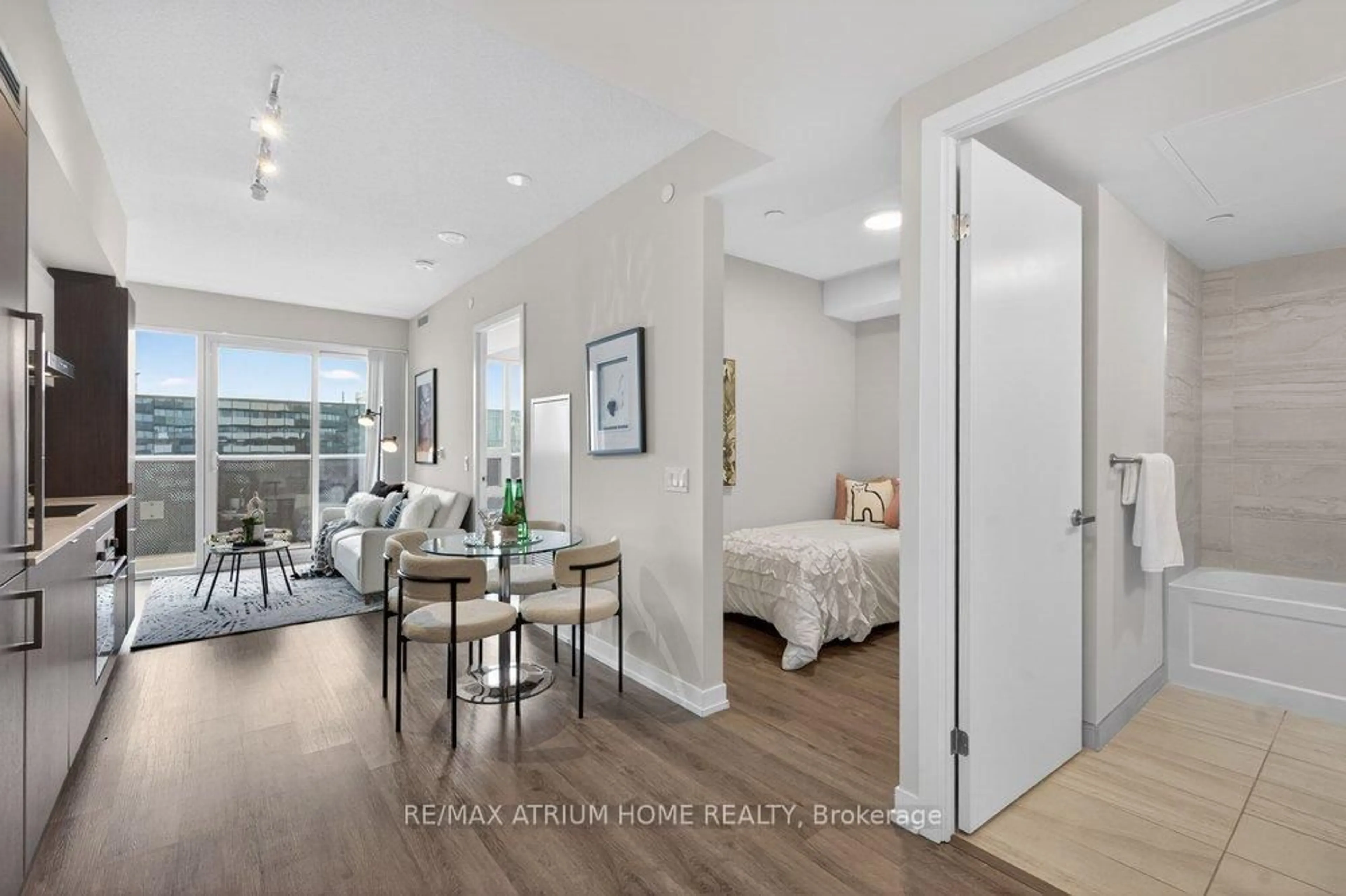 Indoor entryway for 138 Downes St #4108, Toronto Ontario M5E 0E4