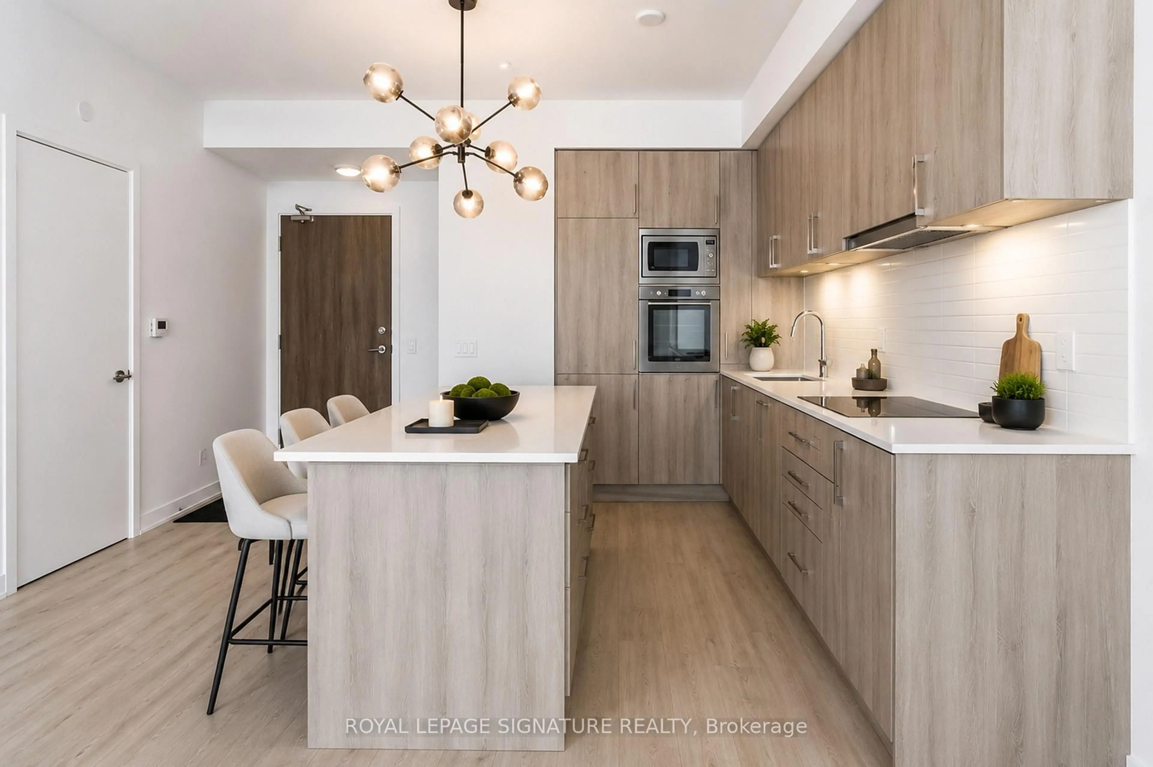 Contemporary kitchen, unknown for 576 Front St #1807E, Toronto Ontario M5V 0P8