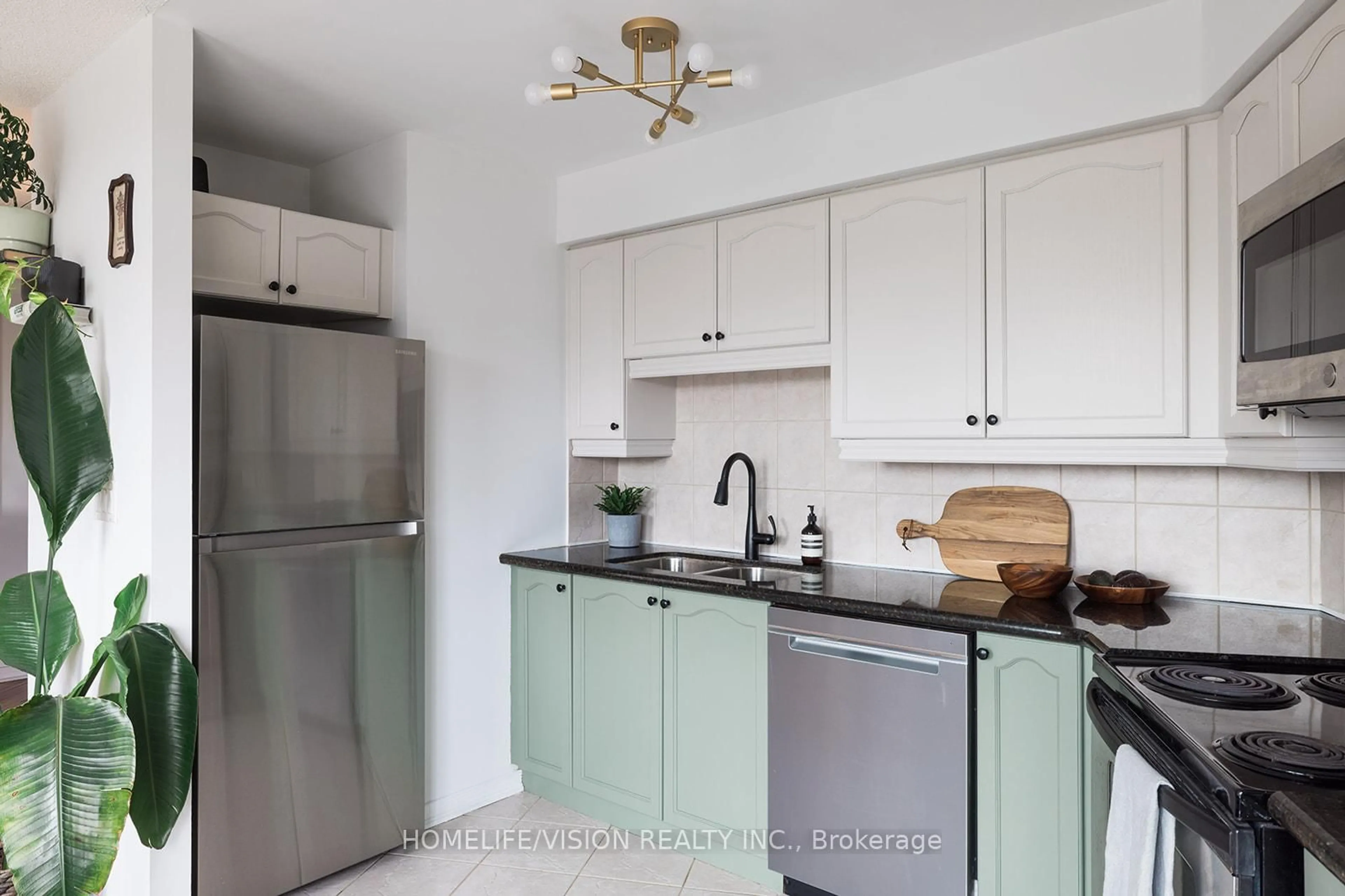 Standard kitchen, unknown for 18 Valley Woods Rd #902, Toronto Ontario M3A 0A1
