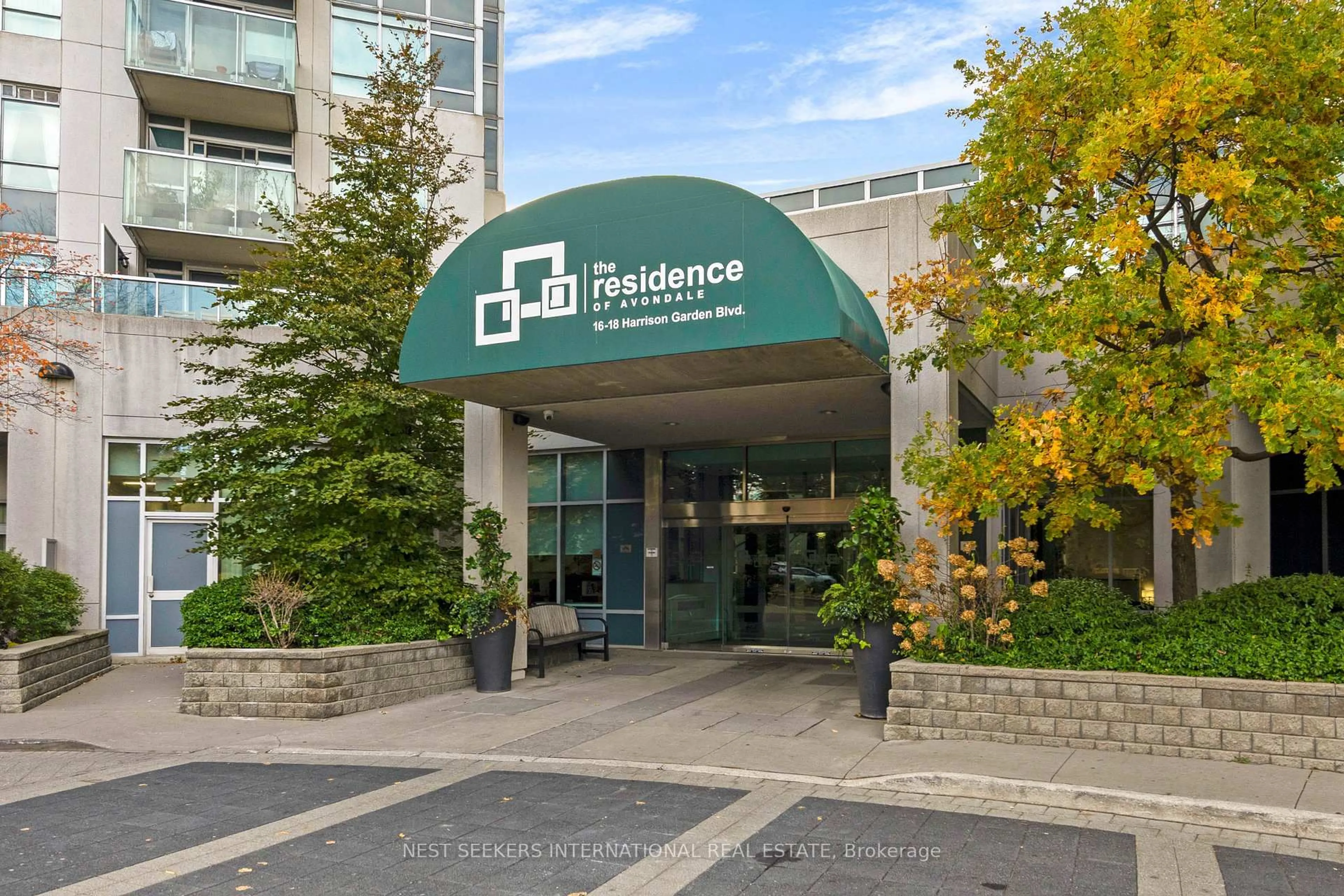 Indoor foyer for 16 Harrison Garden Blvd #1011, Toronto Ontario M2N 7J6