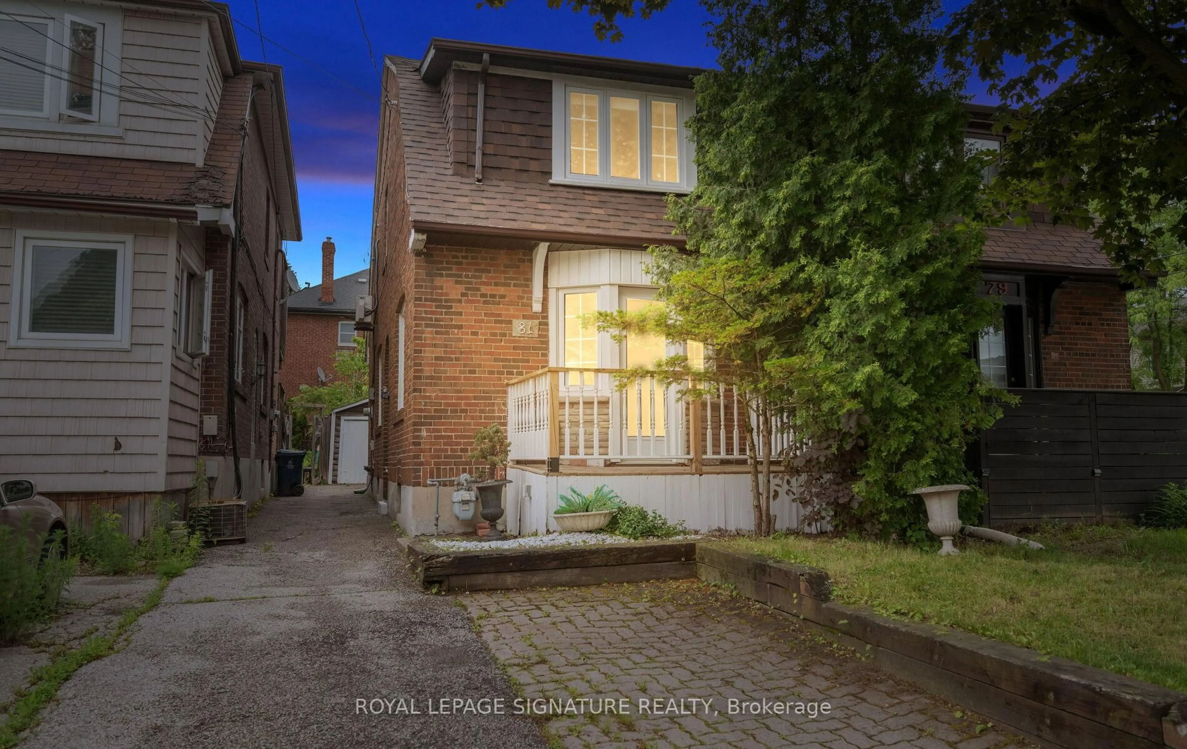A pic from outside/outdoor area/front of a property/back of a property/a pic from drone, street for 81 Cleveland St, Toronto Ontario M4S 2W4