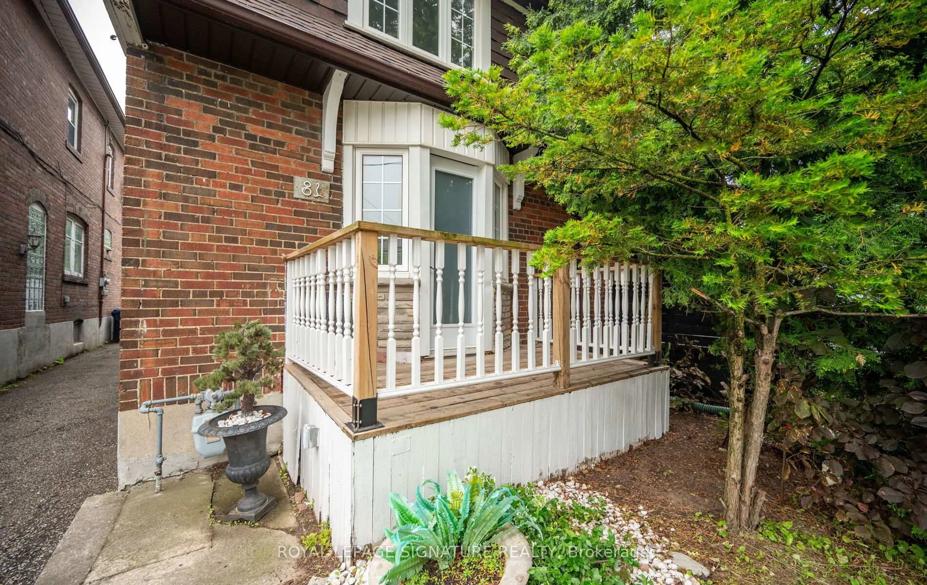 Patio, street for 81 Cleveland St, Toronto Ontario M4S 2W4