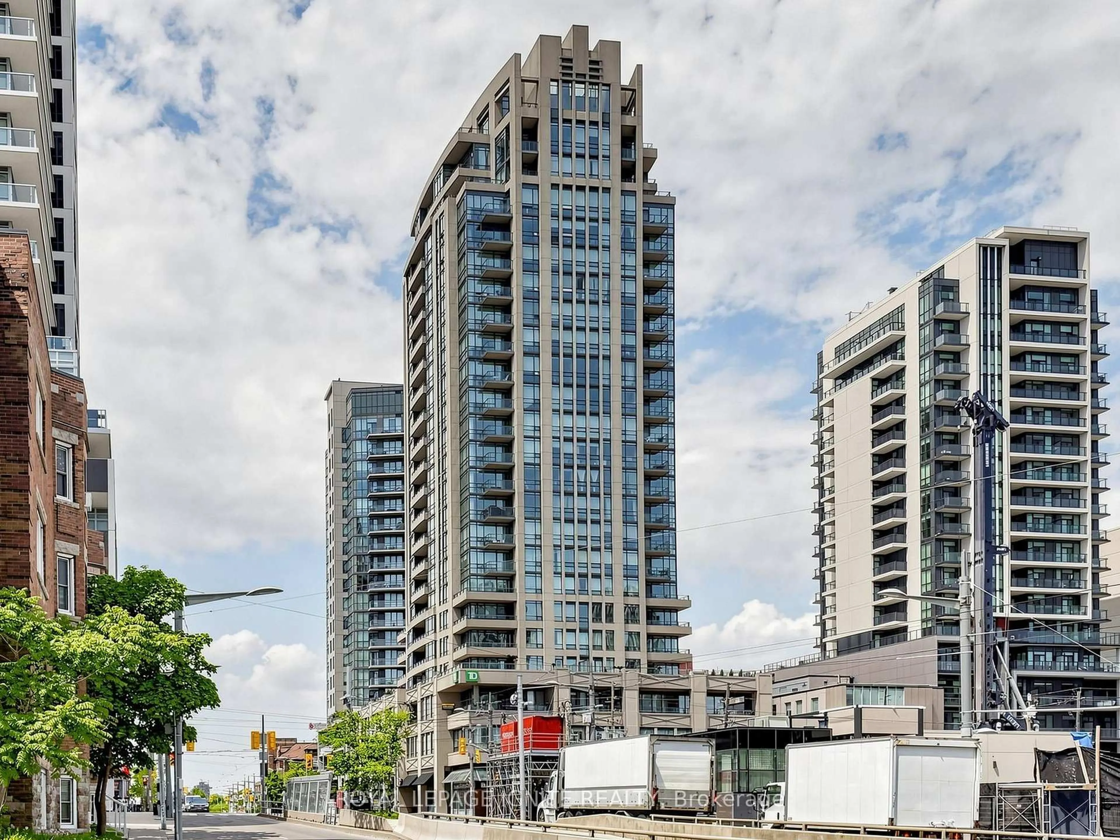Unknown for 500 St.Clair Ave #204, Toronto Ontario M6C 1A8