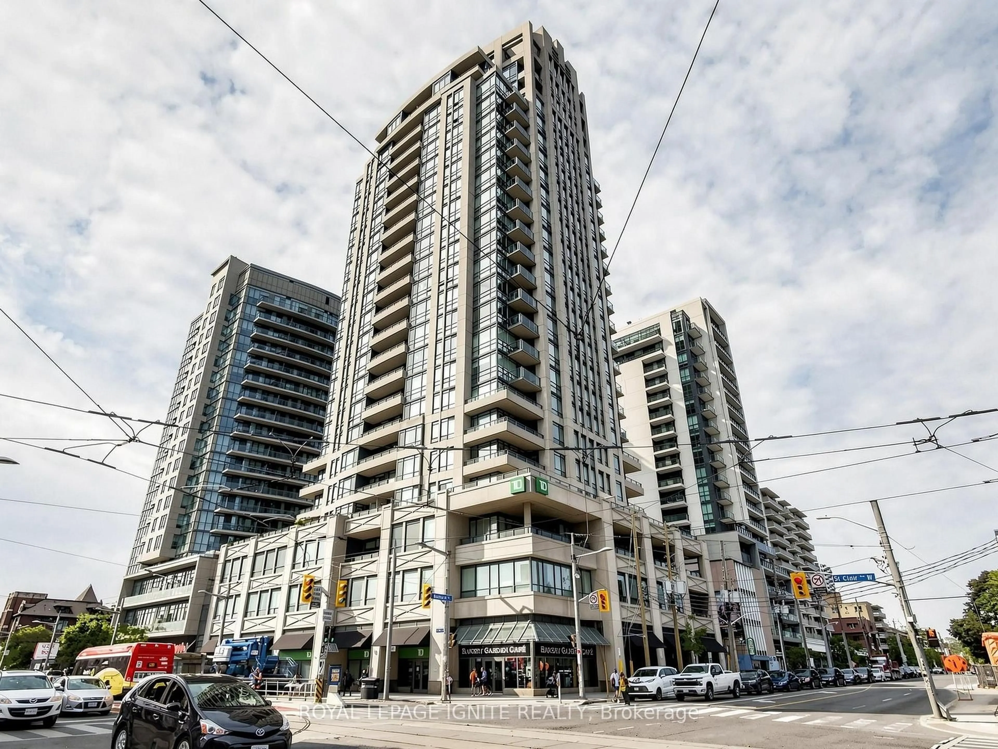 Unknown for 500 St.Clair Ave #204, Toronto Ontario M6C 1A8