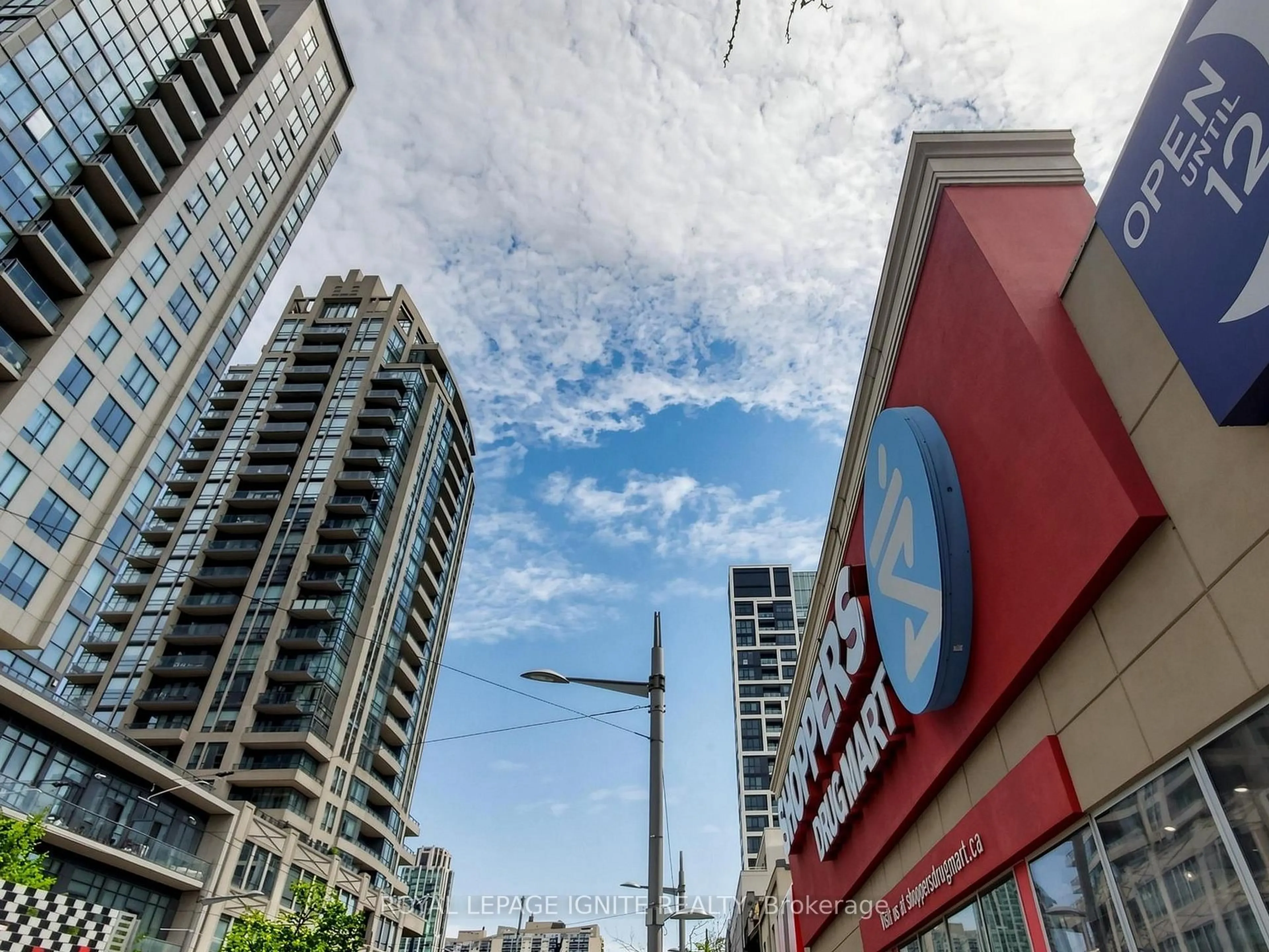 Unknown for 500 St.Clair Ave #204, Toronto Ontario M6C 1A8