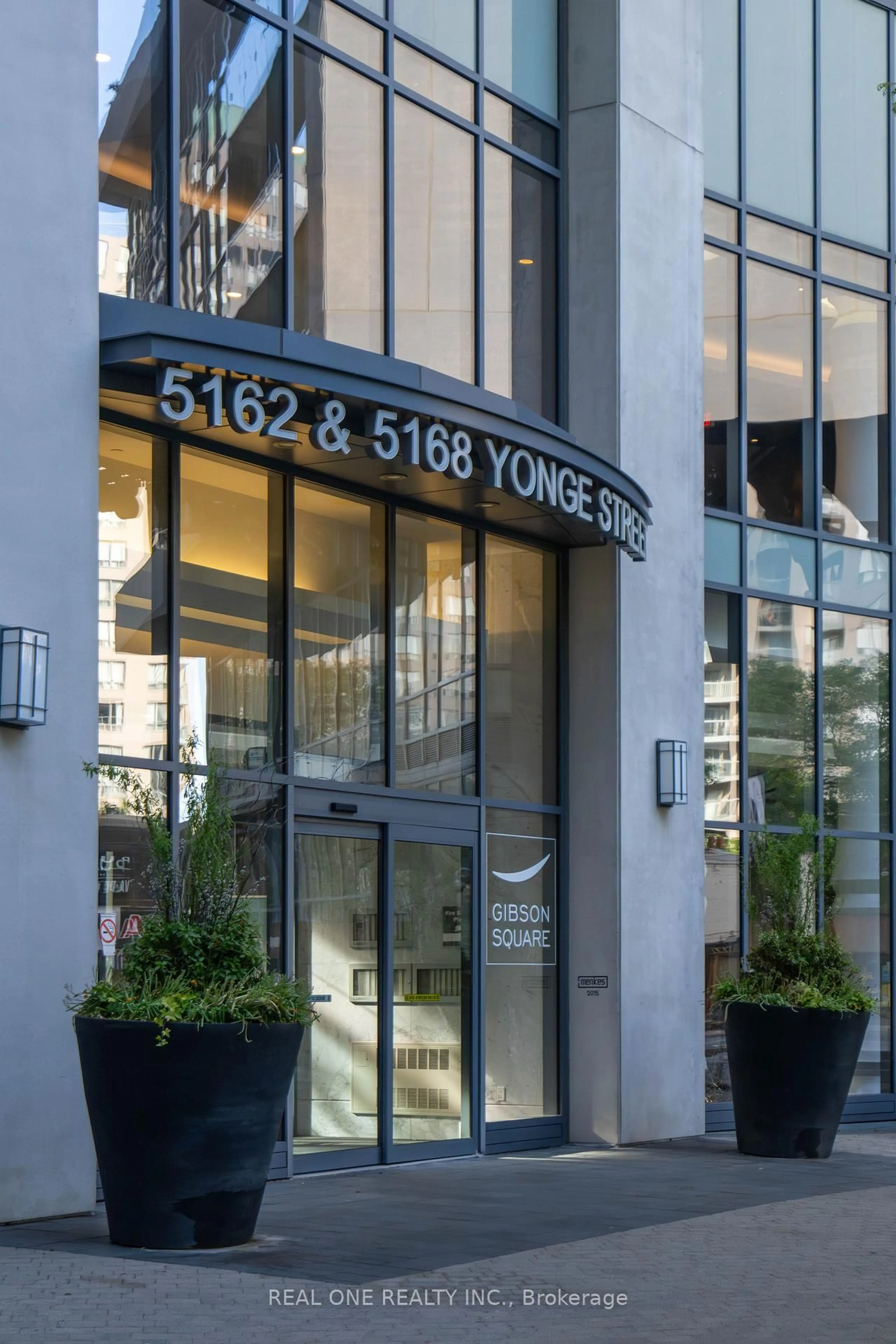 Indoor foyer for 5168 Yonge St #1107, Toronto Ontario M2N 5P6