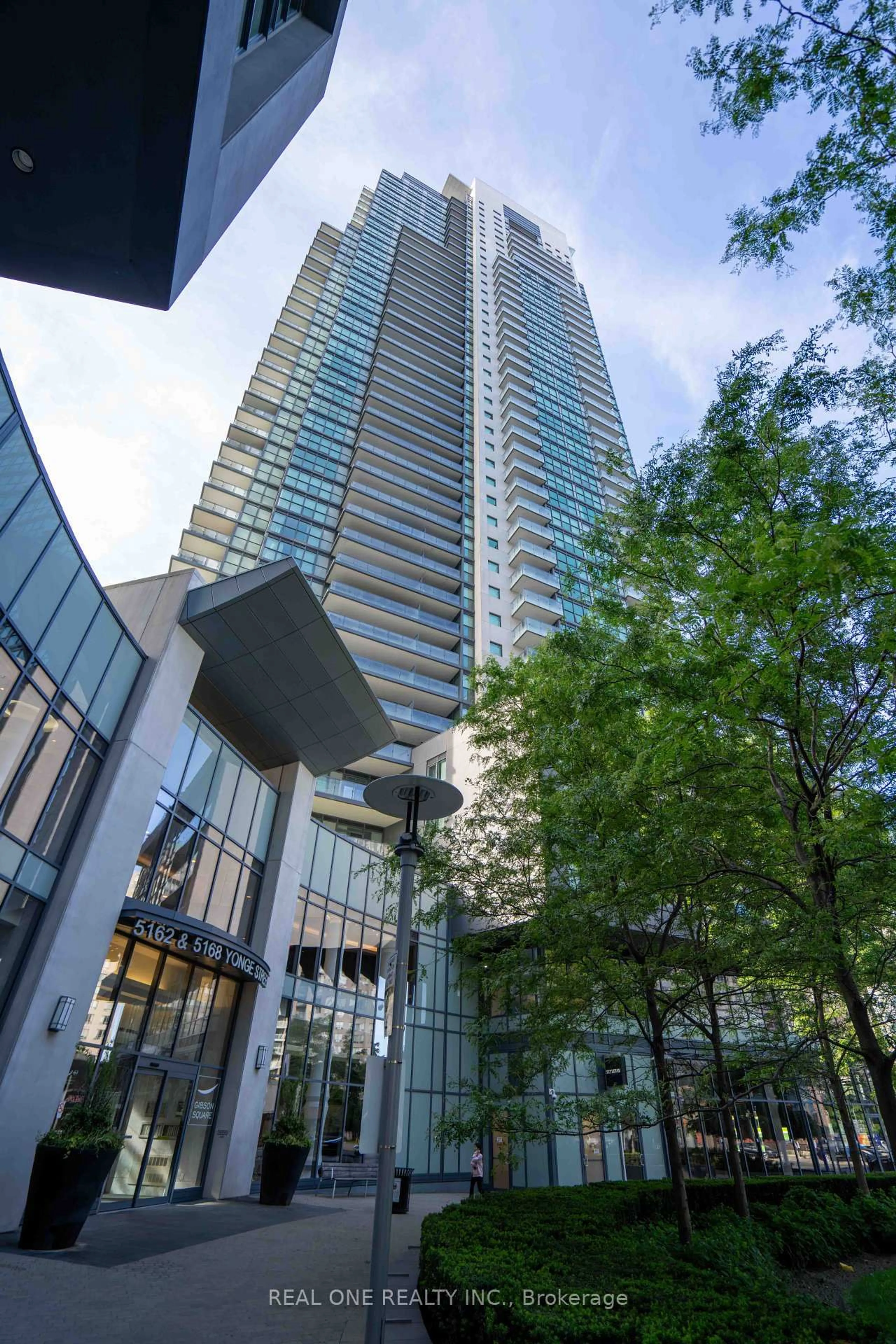 Indoor foyer for 5168 Yonge St #1107, Toronto Ontario M2N 5P6