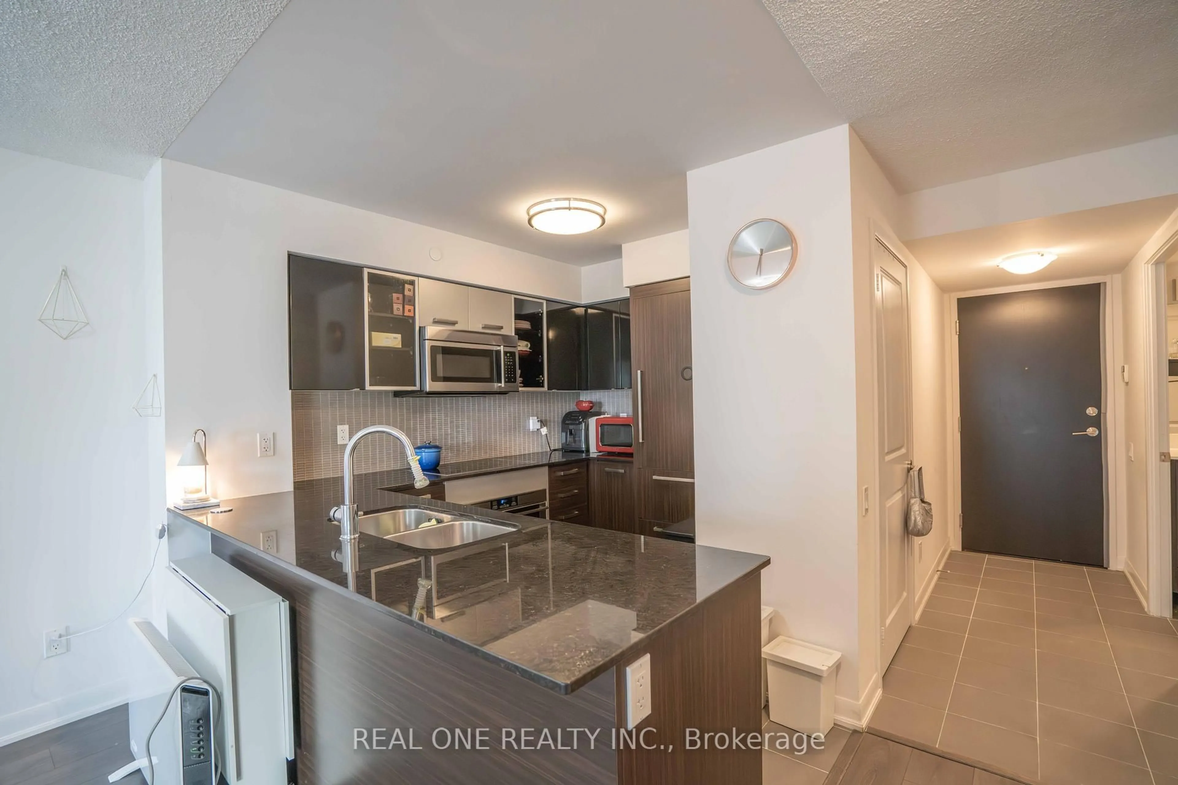 Open concept kitchen, ceramic/tile floor for 5168 Yonge St #1107, Toronto Ontario M2N 5P6