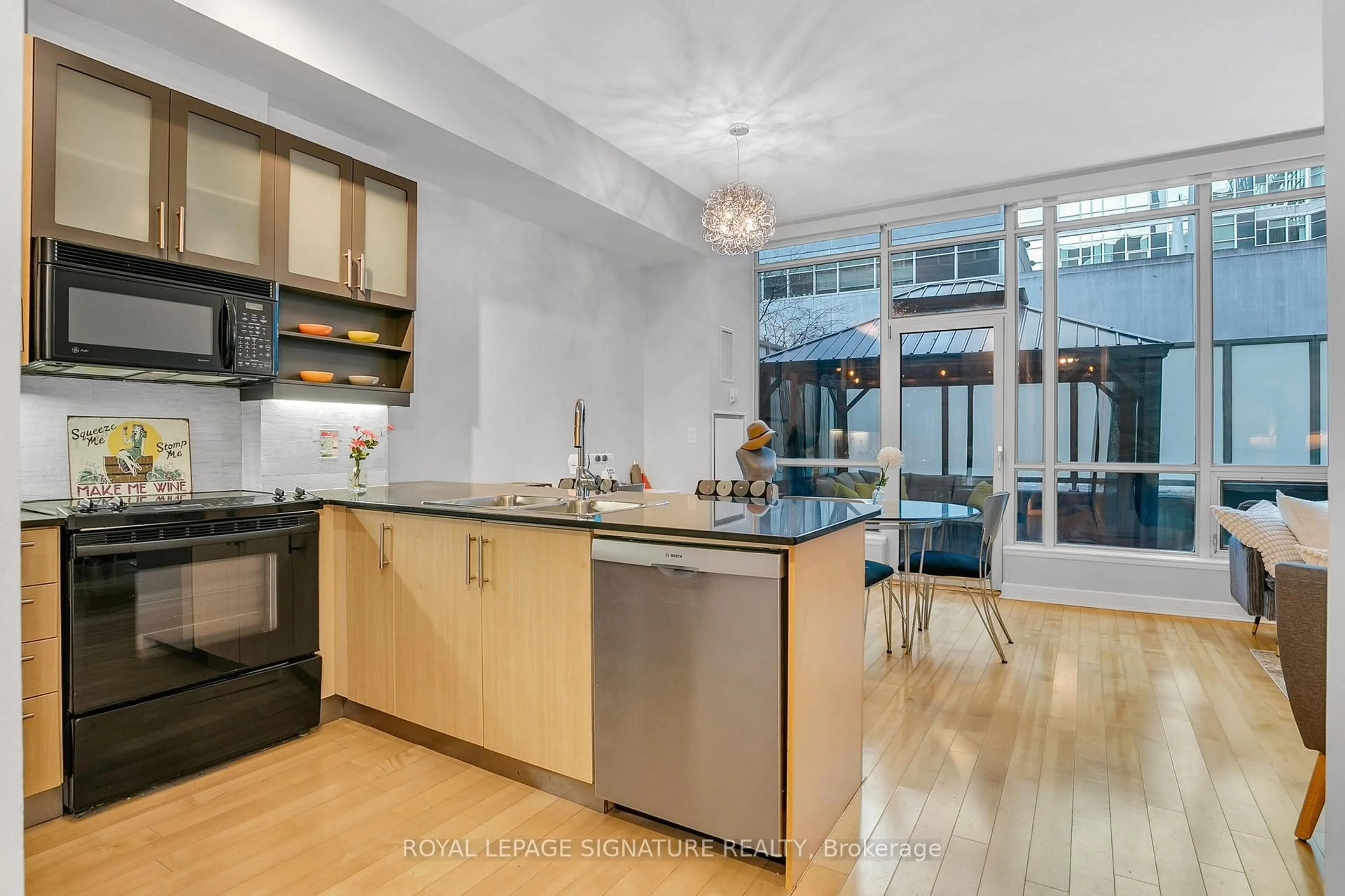 Open concept kitchen, unknown for 350 Wellington St #G25, Toronto Ontario M5V 3W9