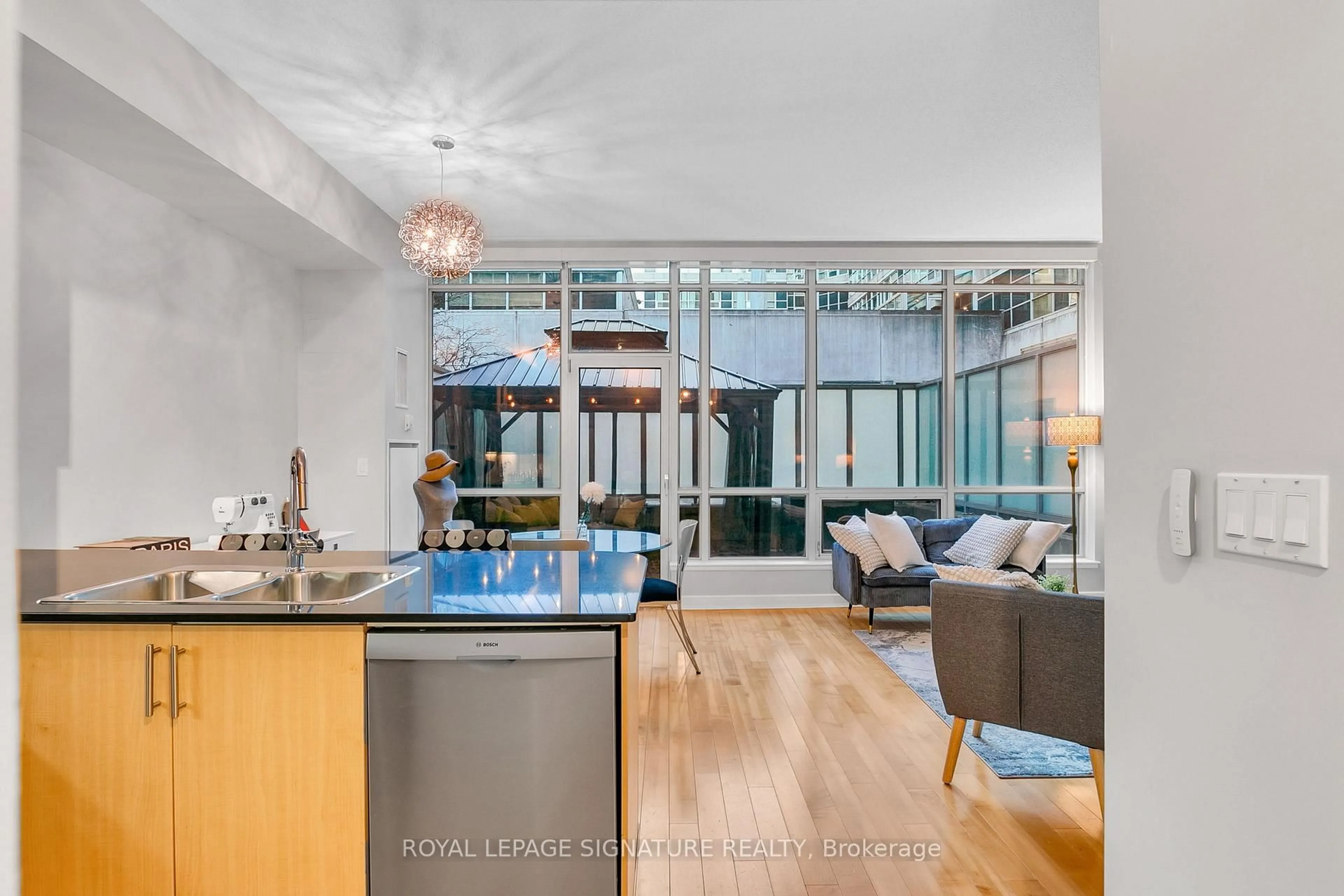 Open concept kitchen, unknown for 350 Wellington St #G25, Toronto Ontario M5V 3W9