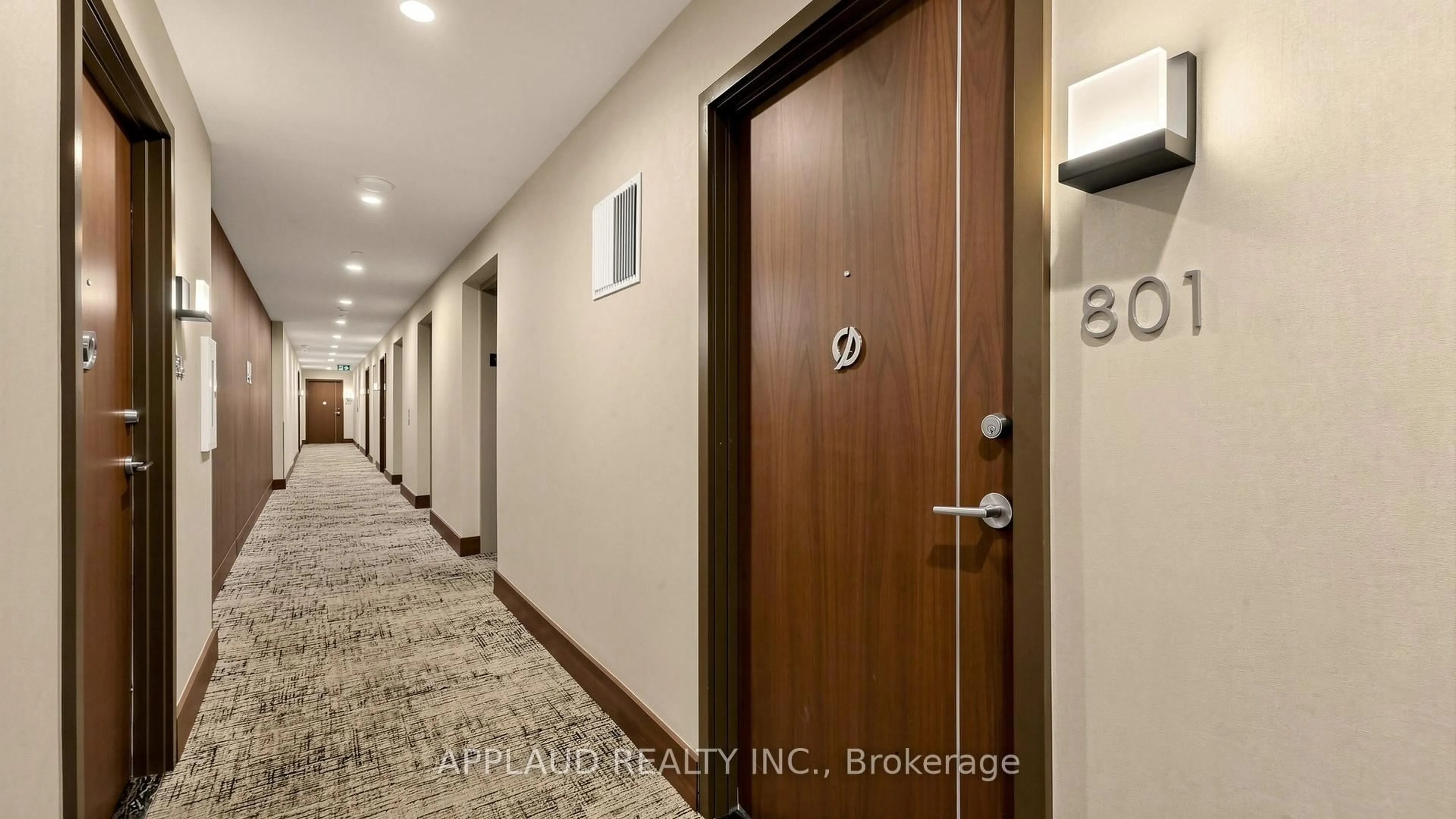 Indoor foyer for 117 Mcmahon Dr #801, Toronto Ontario M2K 0E4