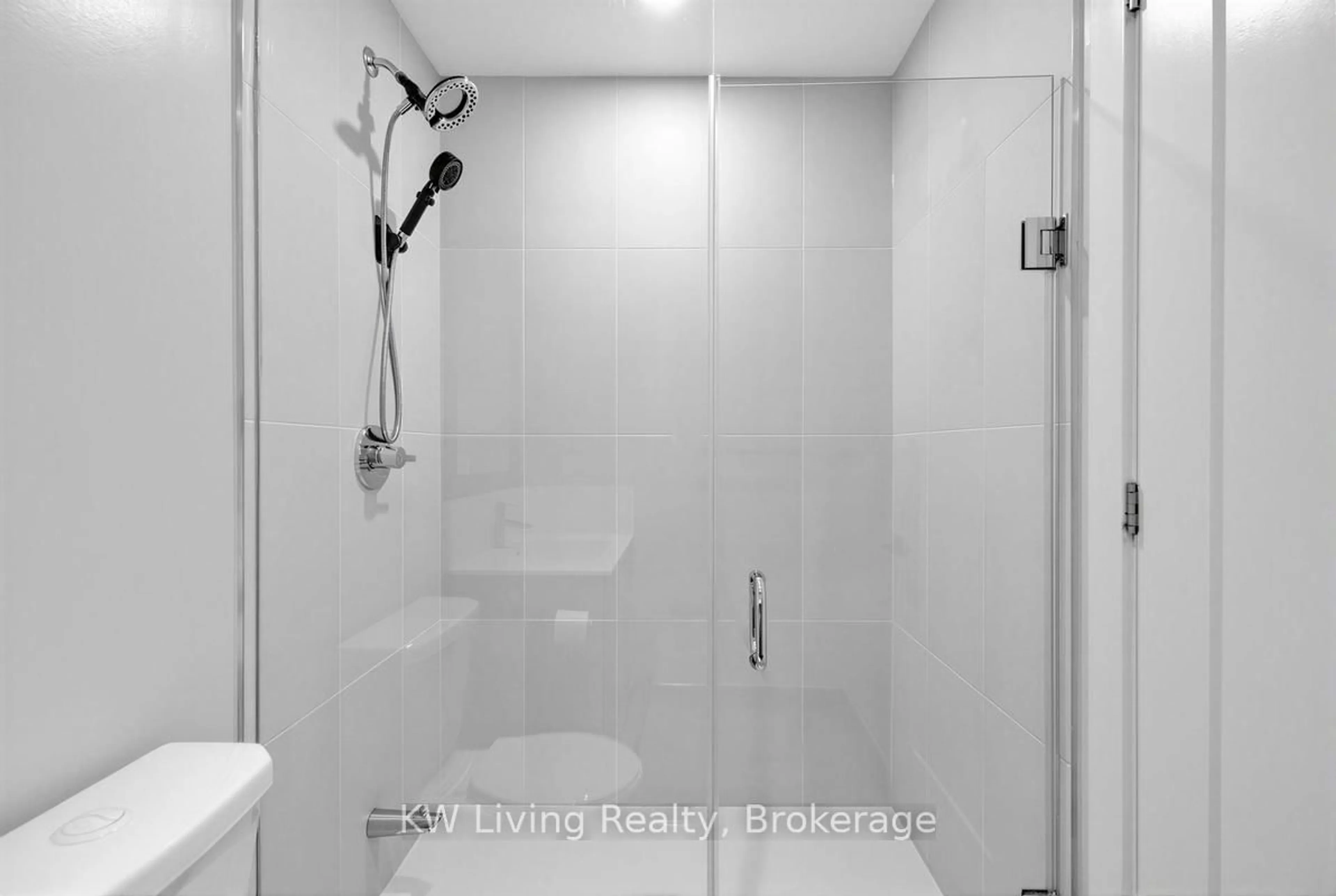 Standard bathroom, ceramic/tile floor for 25 Adra Grado Way #861, Toronto Ontario M2J 0H6