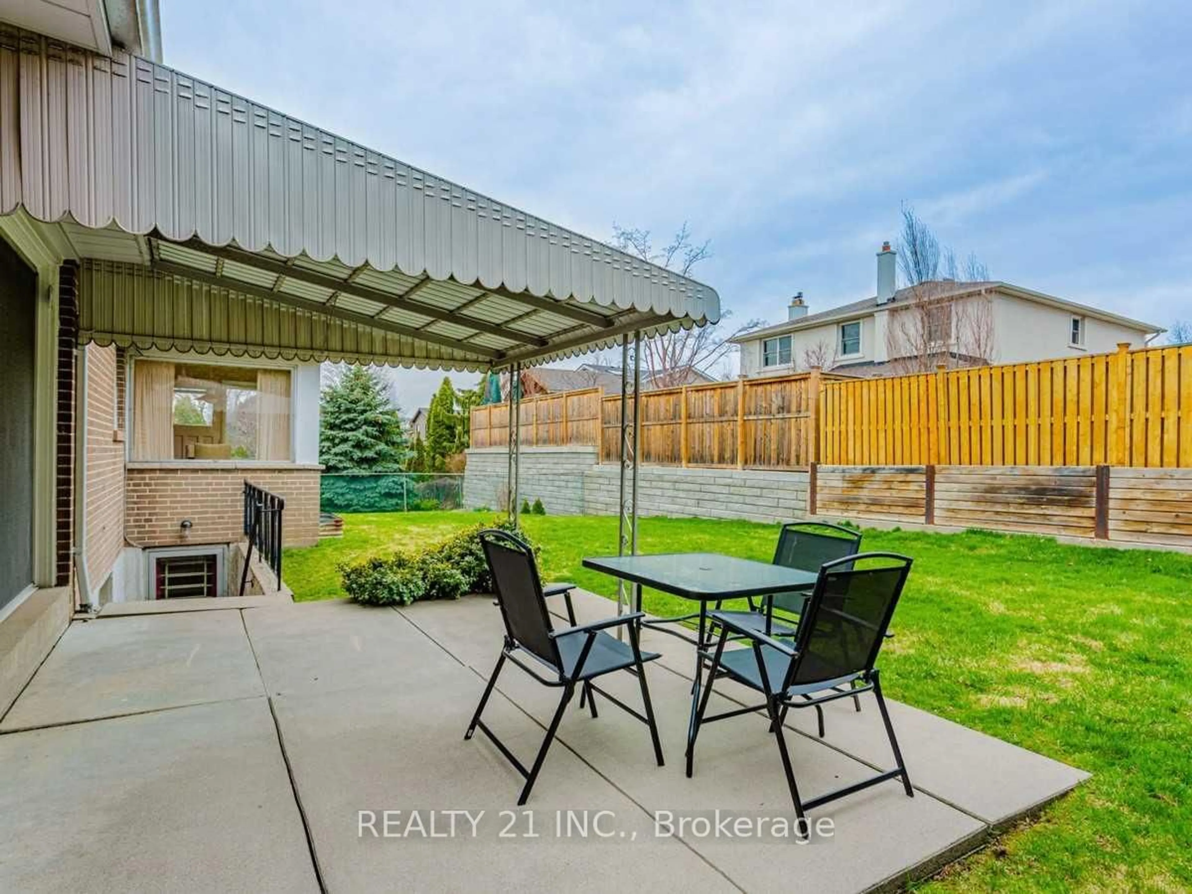 Patio, unknown for 24 Beveridge Dr, Toronto Ontario M3A 1N9