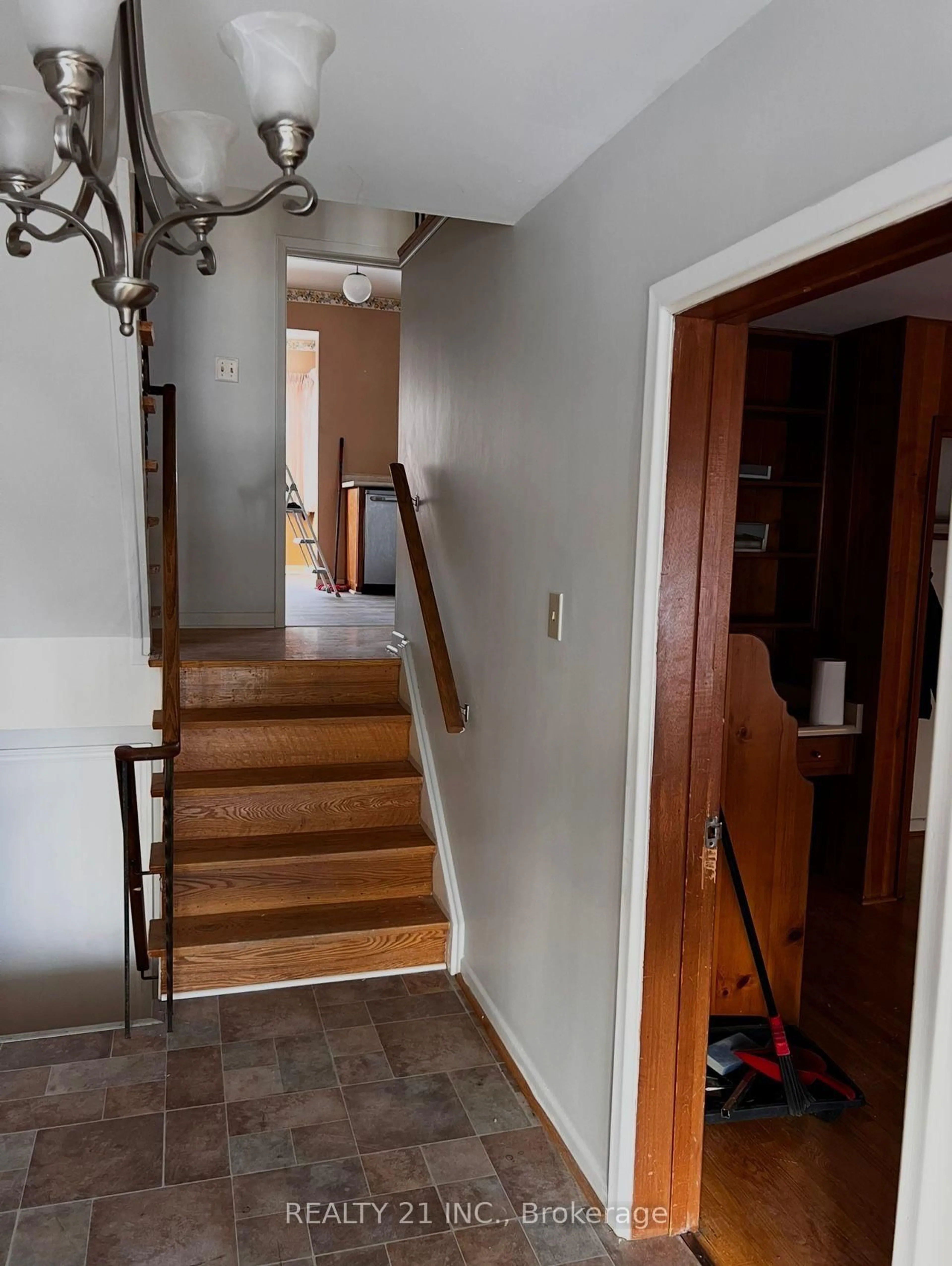 Unknown for 24 Beveridge Dr, Toronto Ontario M3A 1N9