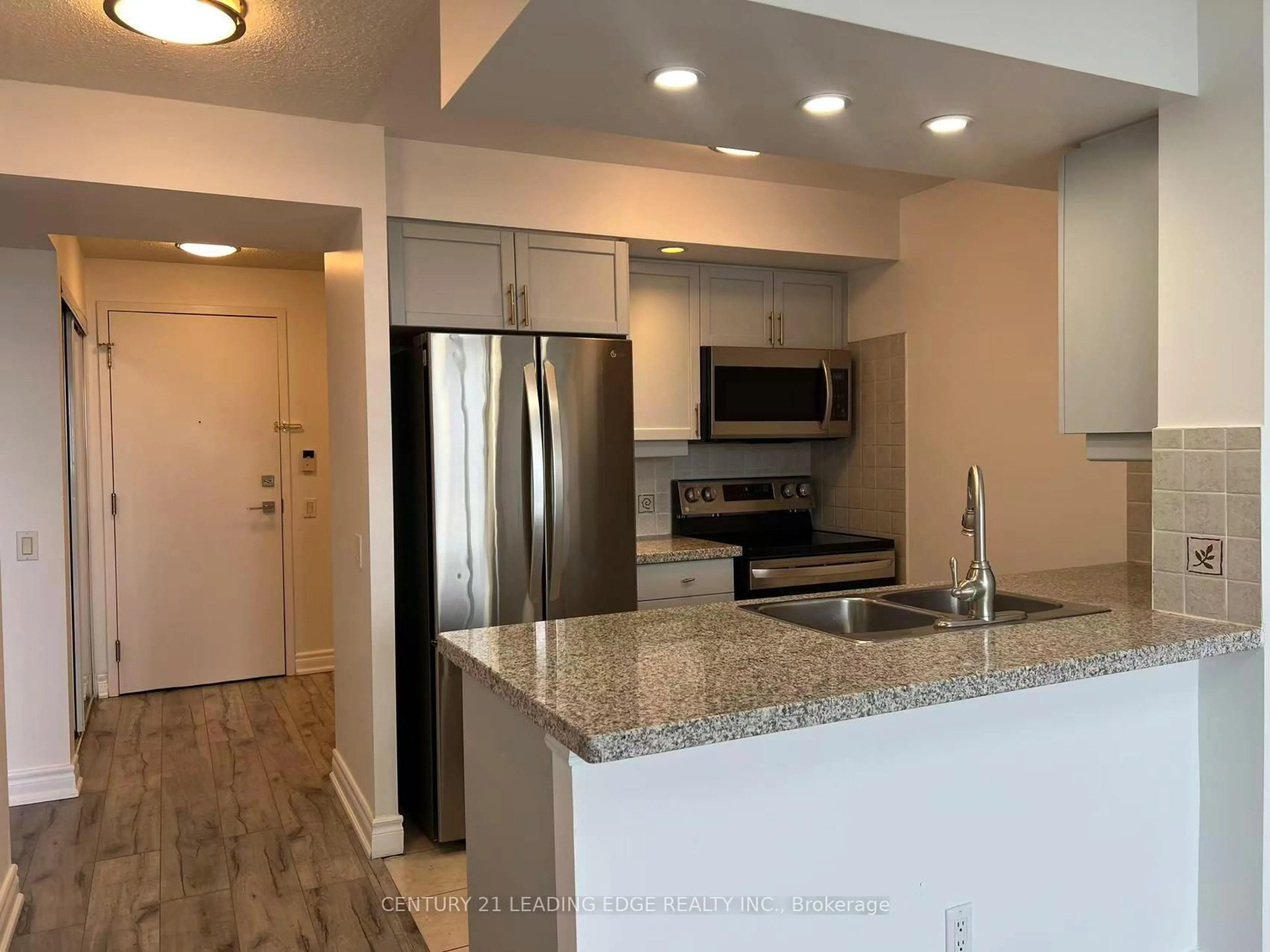 Open concept kitchen, ceramic/tile floor for 10 Northtown Way #913, Toronto Ontario M2N 7L4