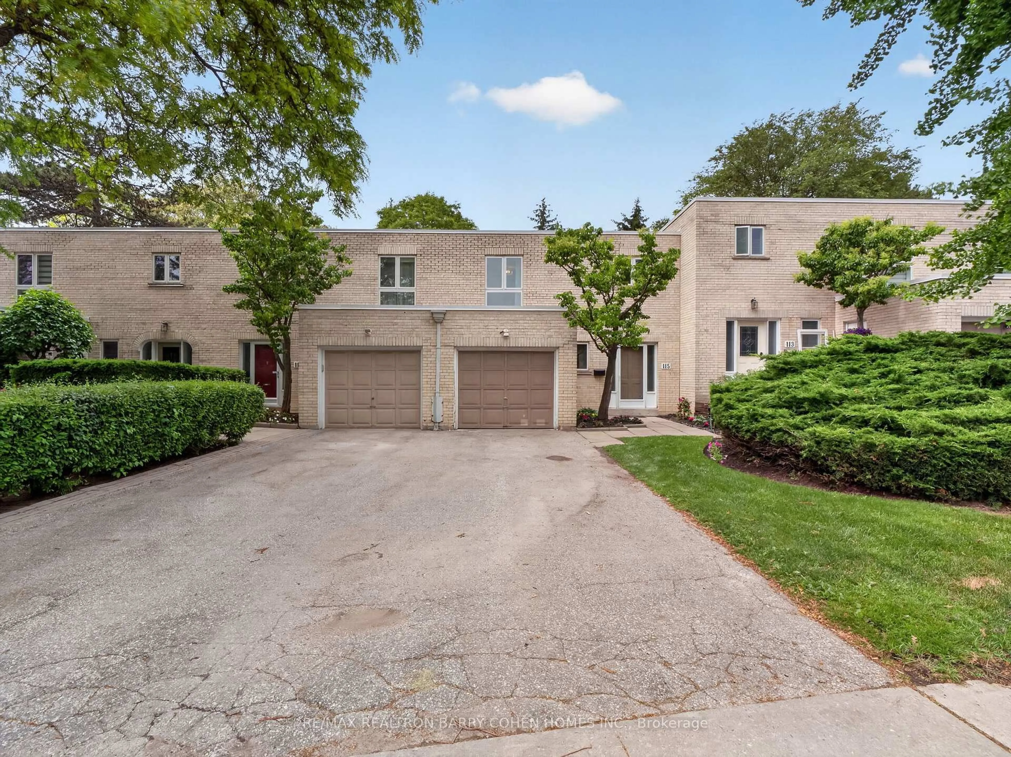 A pic from outside/outdoor area/front of a property/back of a property/a pic from drone, street for 115 Scenic Mill Way, Toronto Ontario M2L 1T1