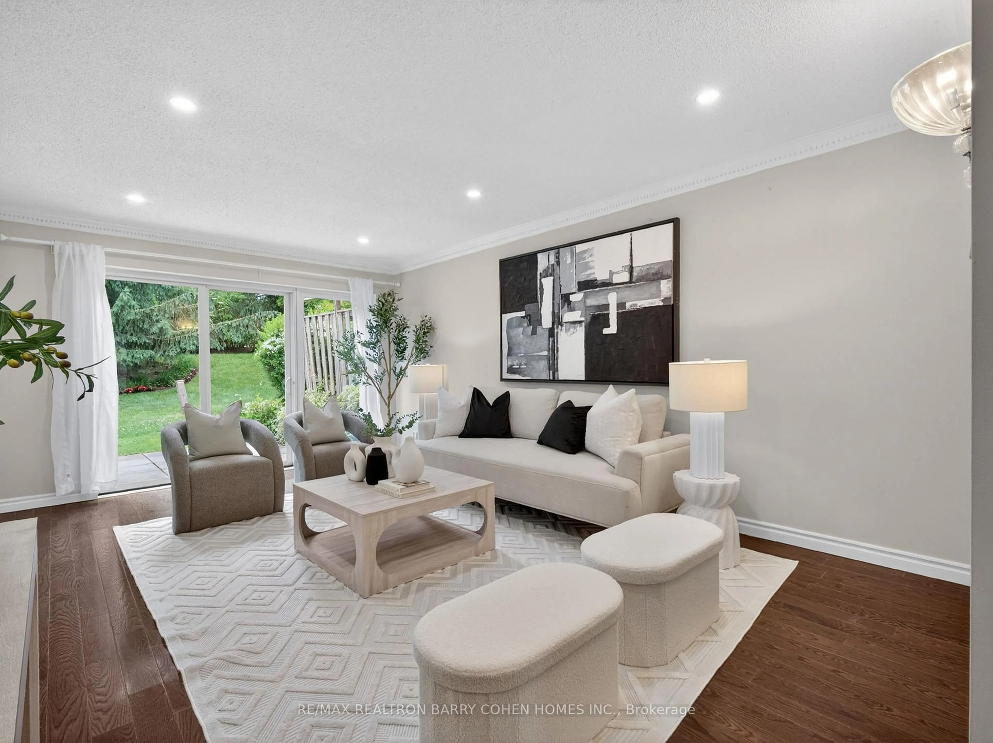 Living room with furniture, unknown for 115 Scenic Mill Way, Toronto Ontario M2L 1T1