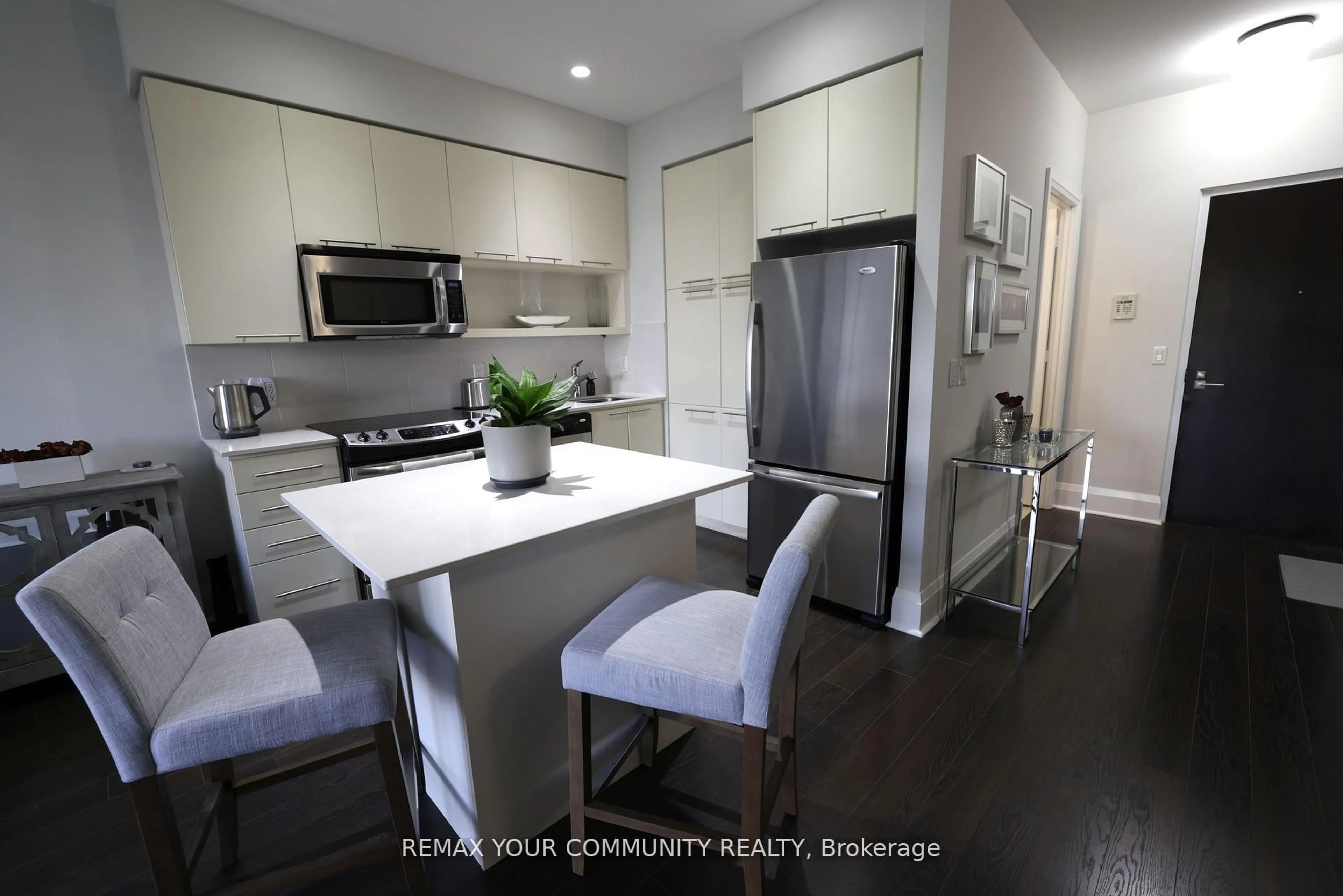 Open concept kitchen, wood/laminate floor for 100 Harrison Garden Blvd #317, Toronto Ontario M2N 0C2