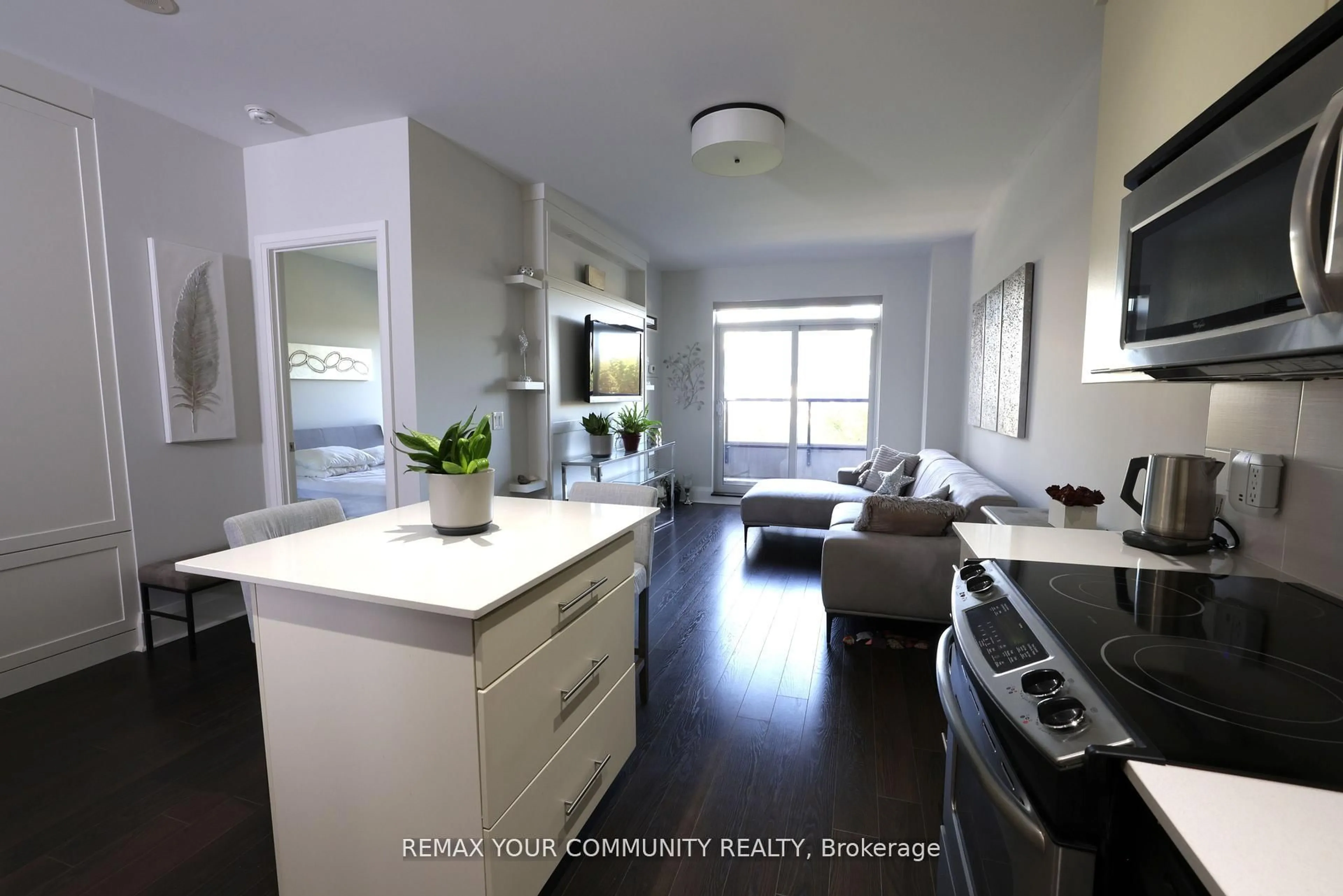 Open concept kitchen, wood/laminate floor for 100 Harrison Garden Blvd #317, Toronto Ontario M2N 0C2