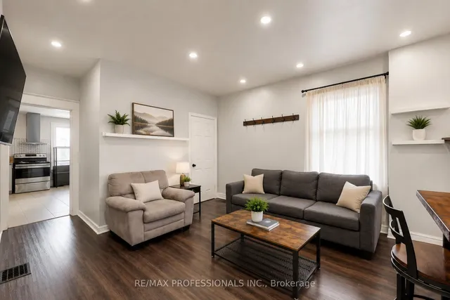 2 Muir Ave, Toronto 5