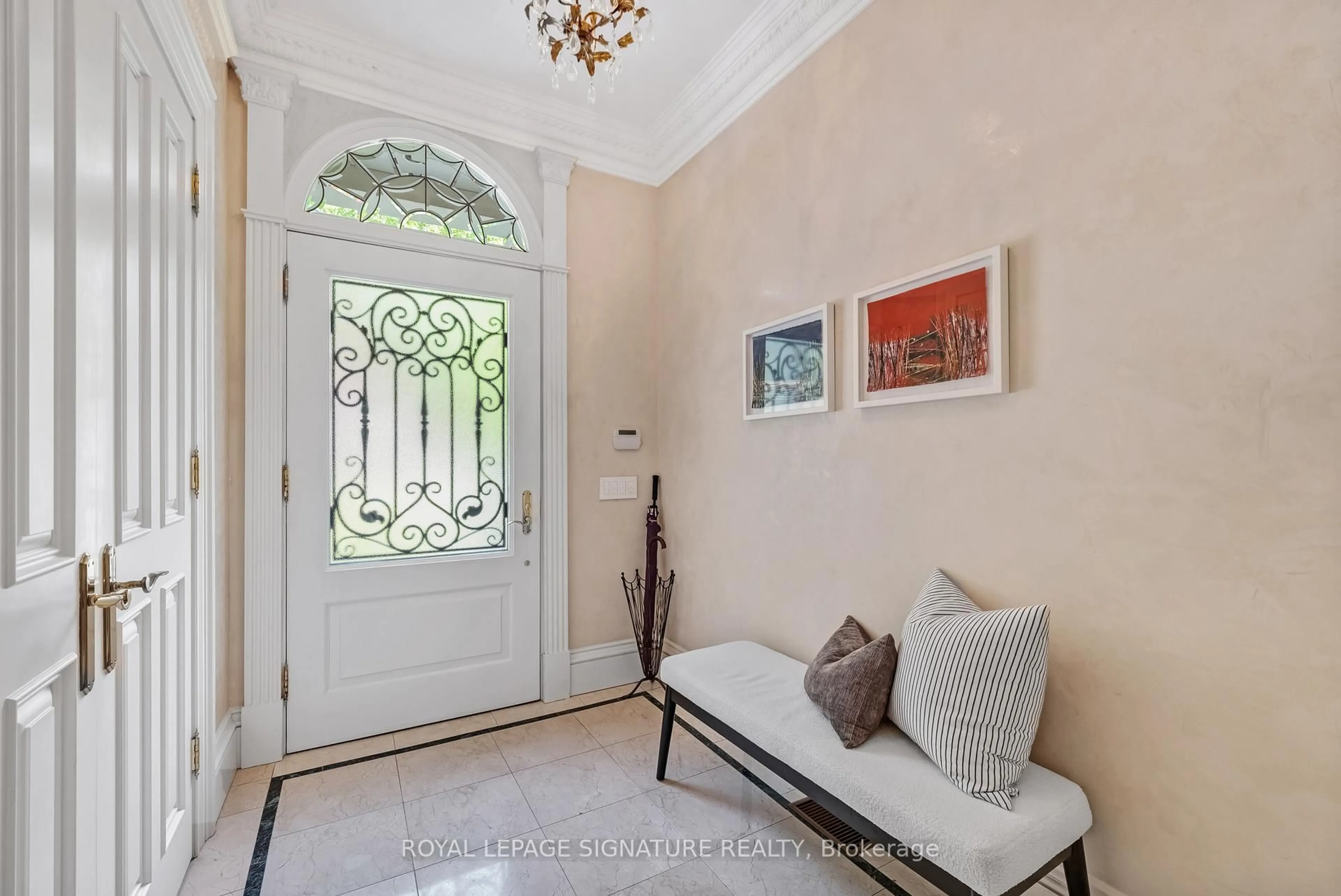 Indoor entryway for 127 Buckingham Ave, Toronto Ontario M4N 1R5