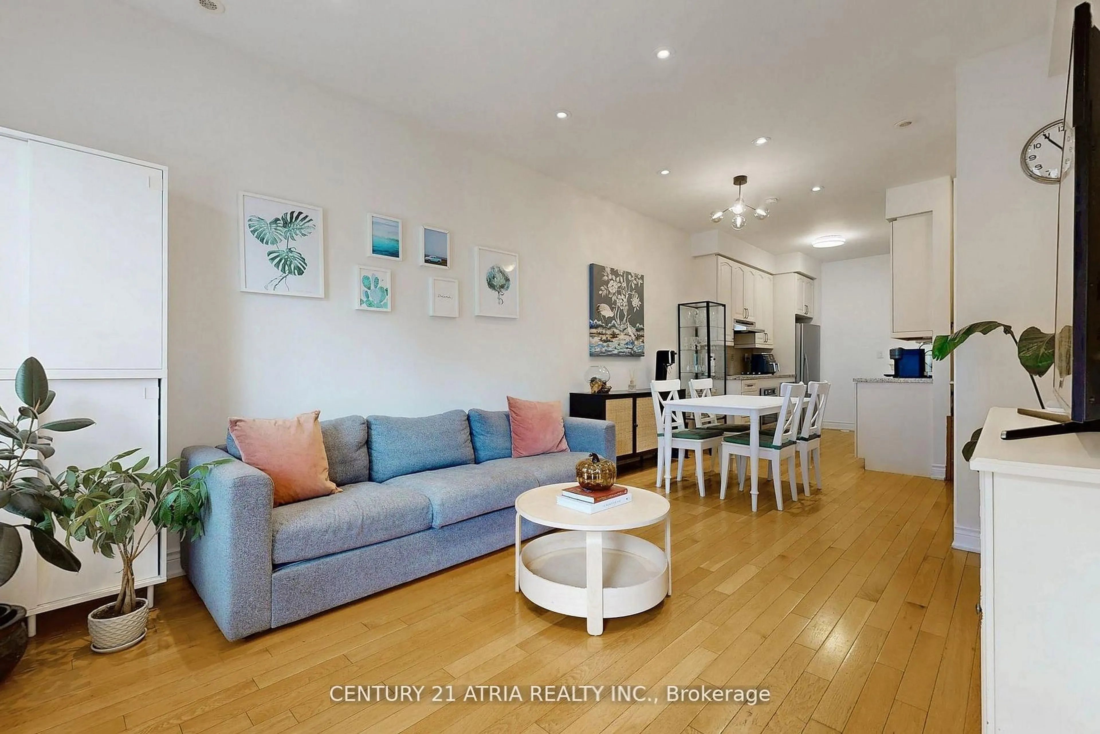 Living room with furniture, unknown for 76 Hargrave Lane, Toronto Ontario M4N 0A4
