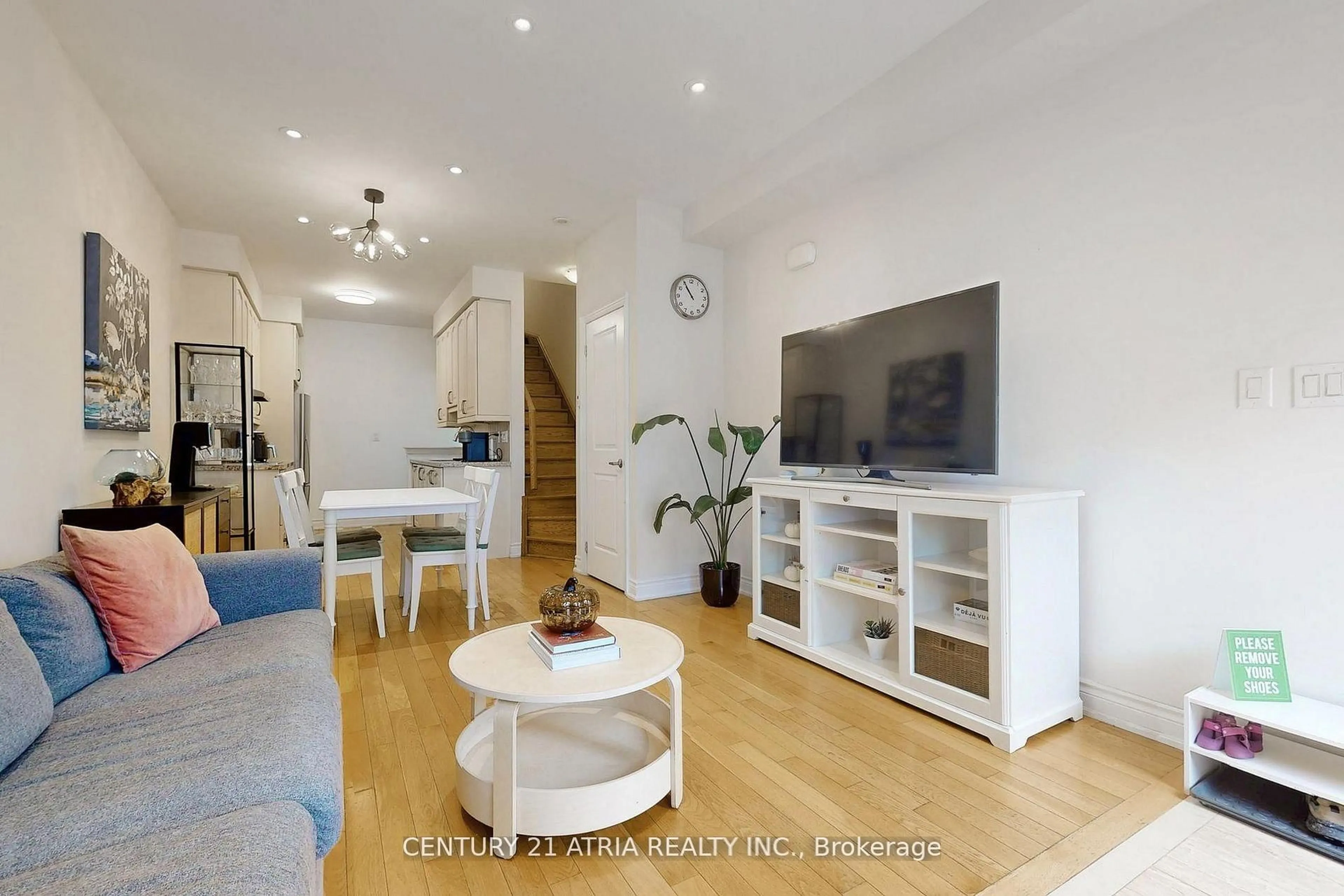 Living room with furniture, wood/laminate floor for 76 Hargrave Lane, Toronto Ontario M4N 0A4