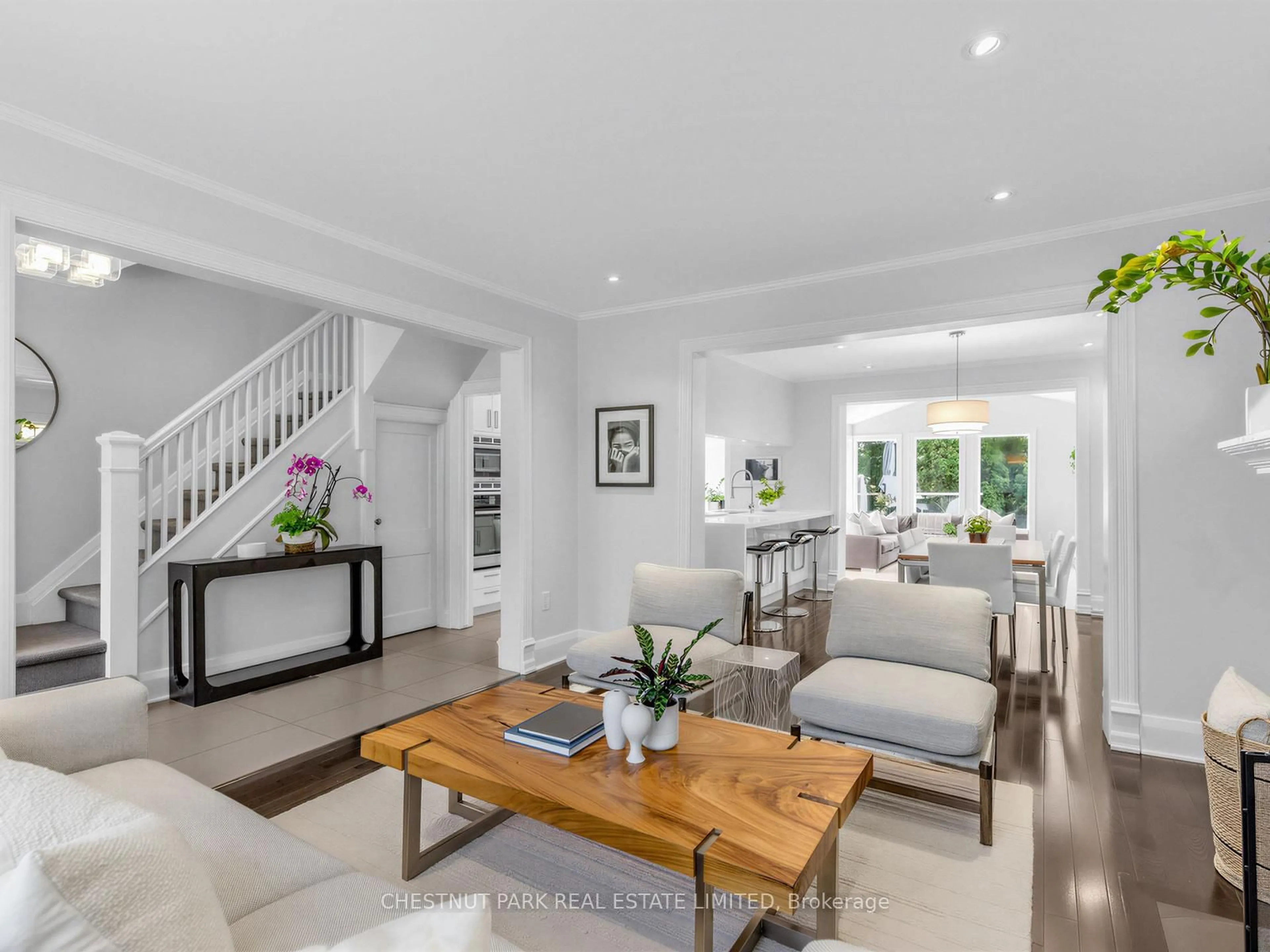 Living room with furniture, unknown for 303 Belsize Dr, Toronto Ontario M4S 1M7