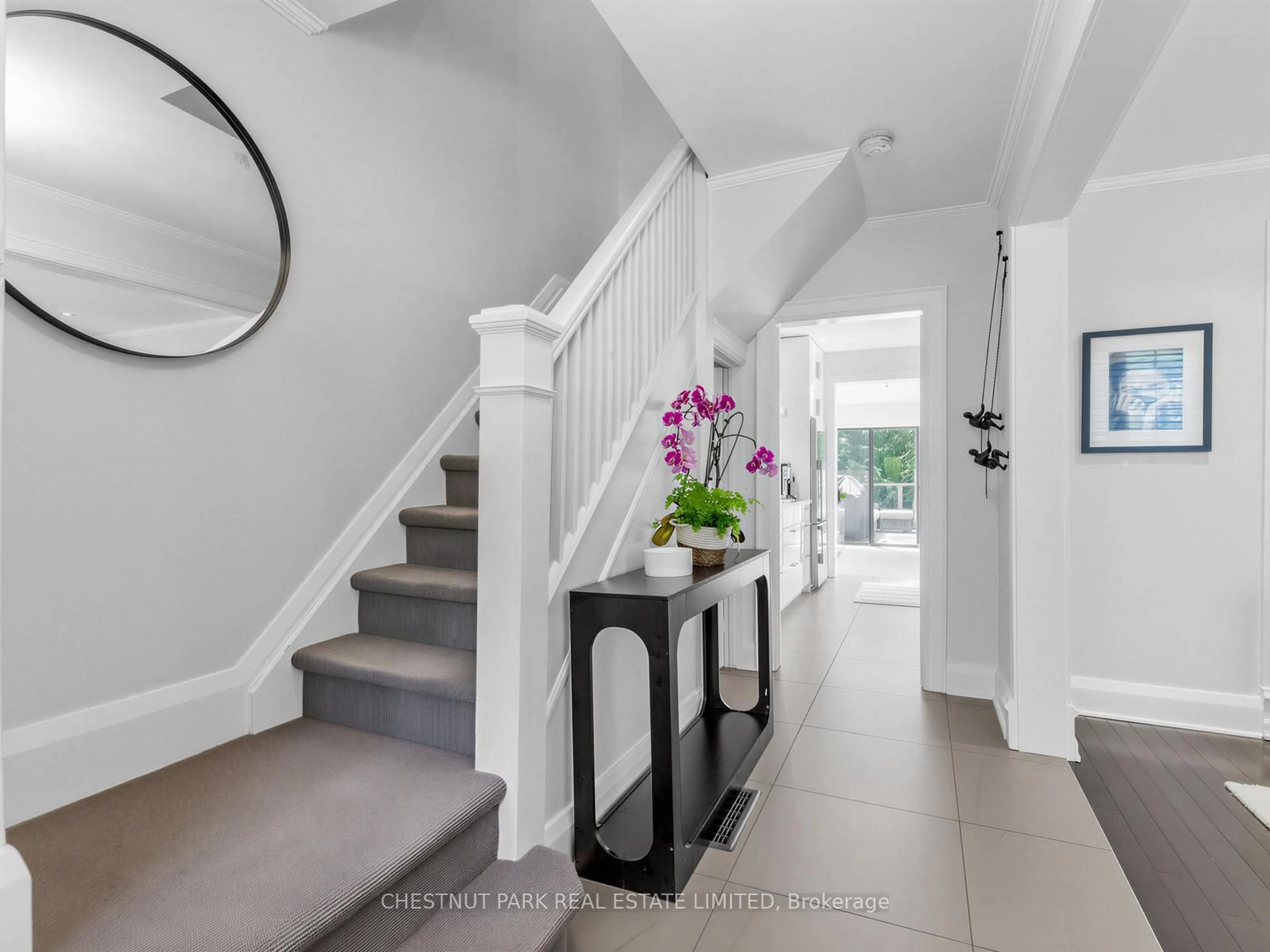 Indoor entryway for 303 Belsize Dr, Toronto Ontario M4S 1M7