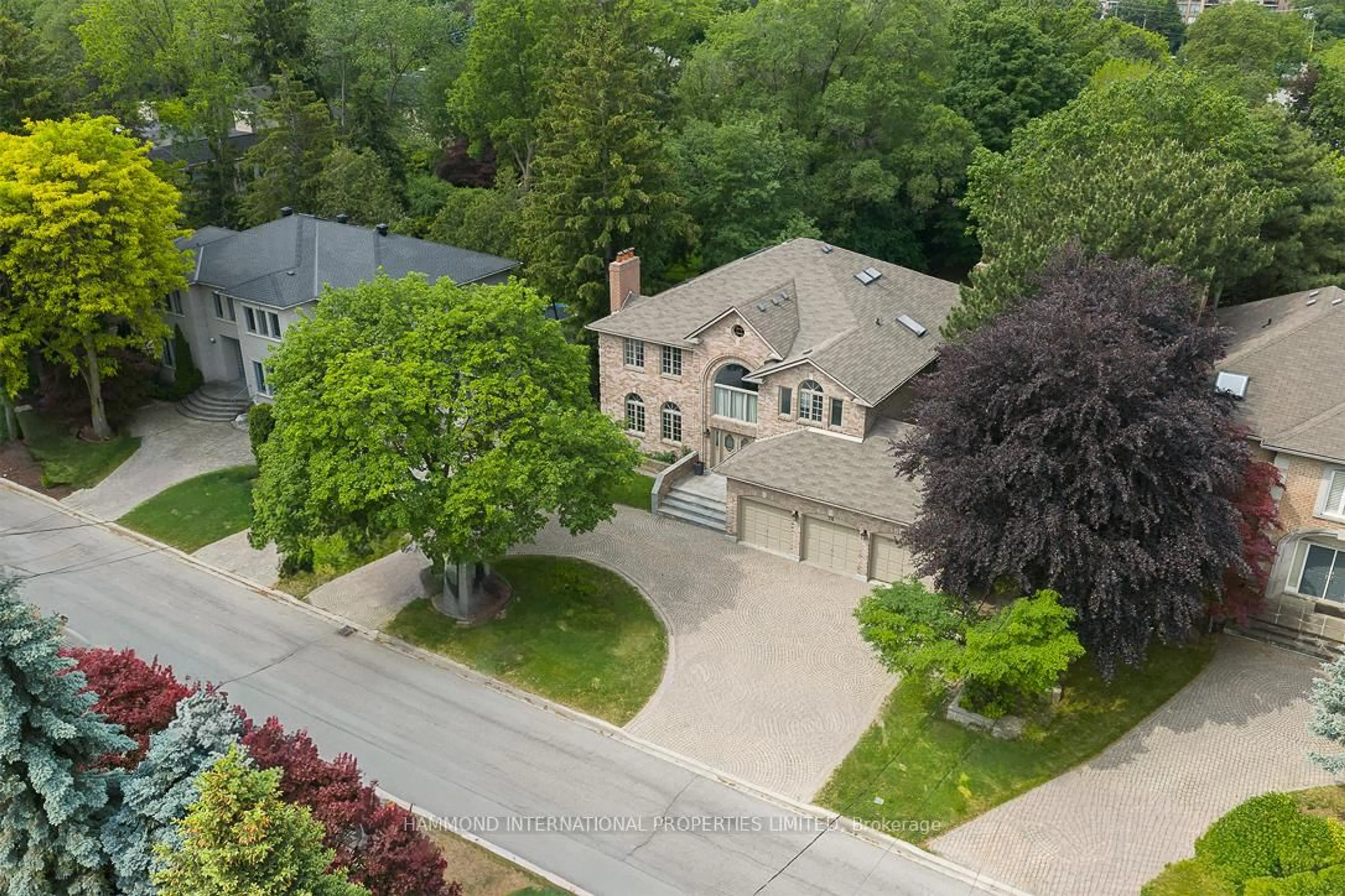 A pic from outside/outdoor area/front of a property/back of a property/a pic from drone, street for 78 Gerald St, Toronto Ontario M2L 2M8