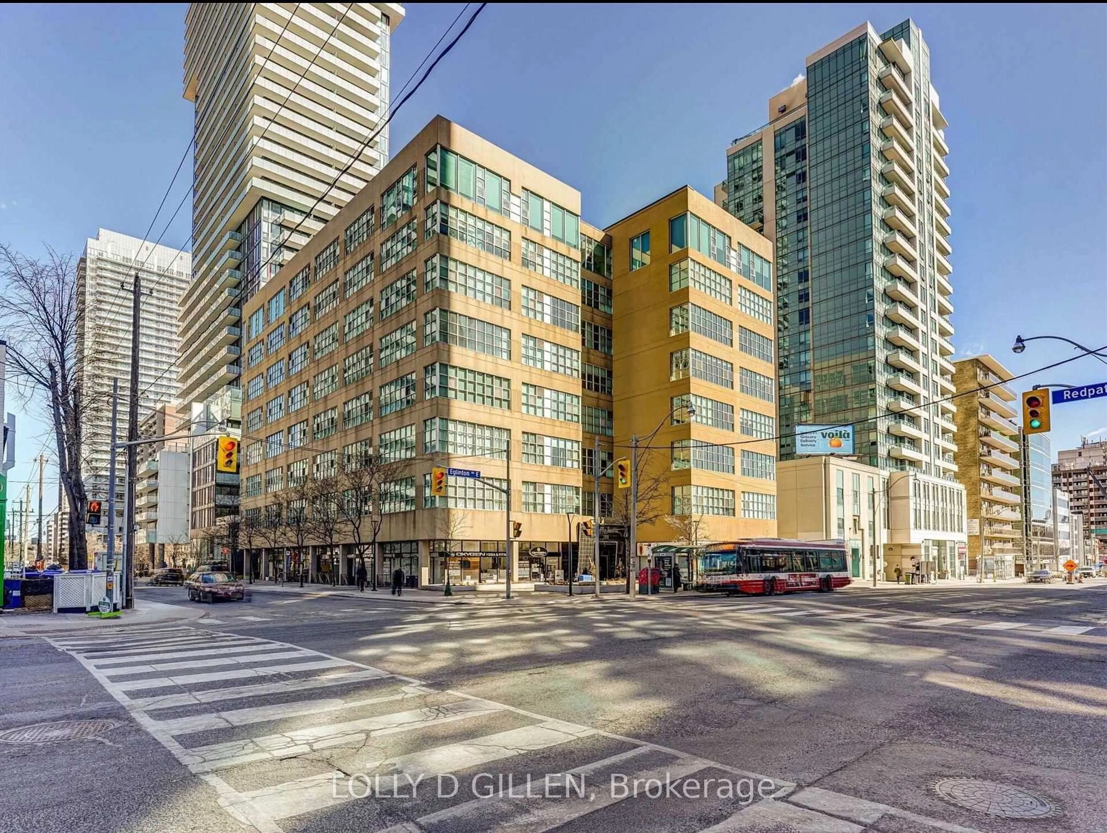 A pic from outside/outdoor area/front of a property/back of a property/a pic from drone, city buildings view from balcony for 188 Eglinton Ave #Ph806, Toronto Ontario M4P 2X7