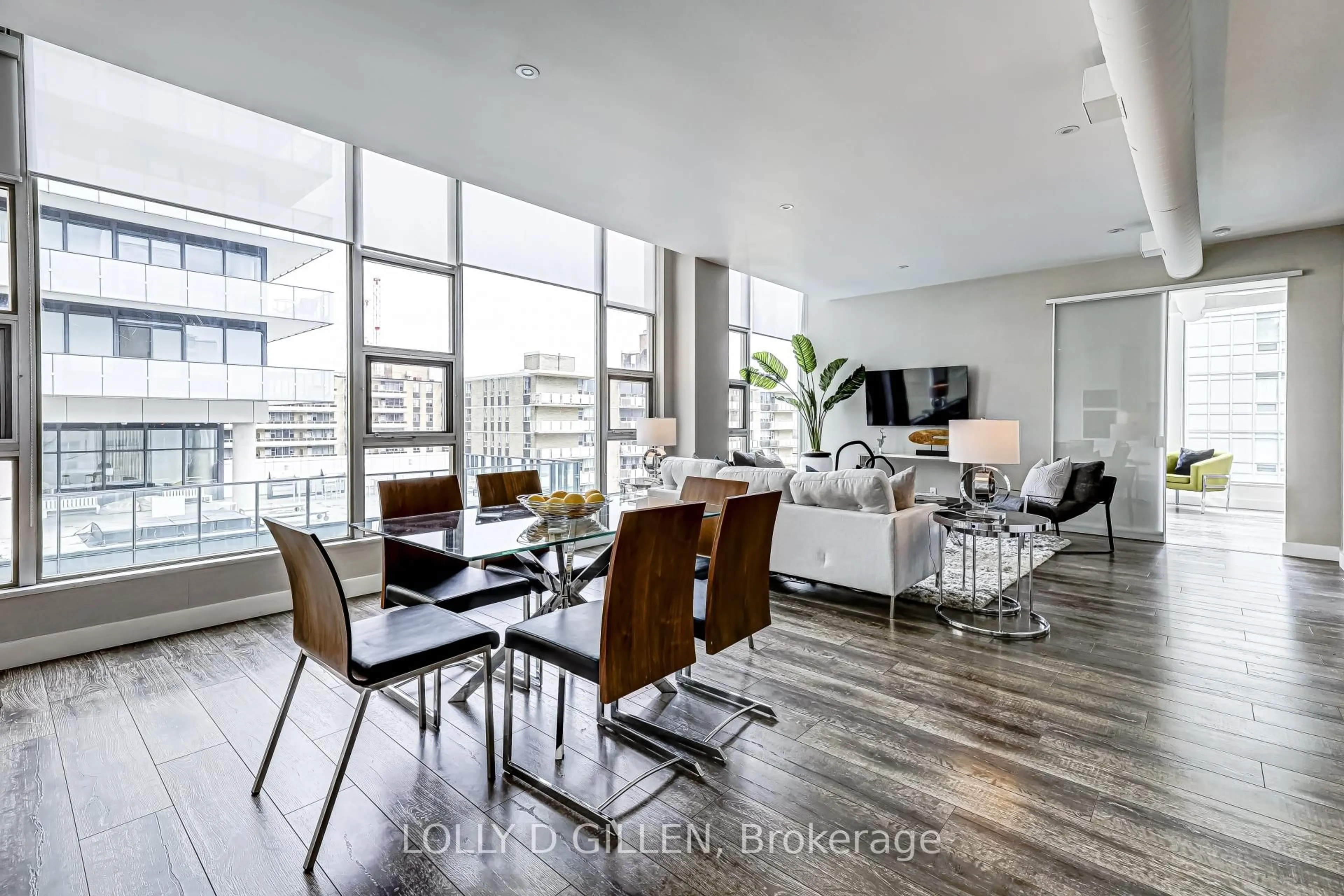 Living room with furniture, unknown for 188 Eglinton Ave #Ph806, Toronto Ontario M4P 2X7