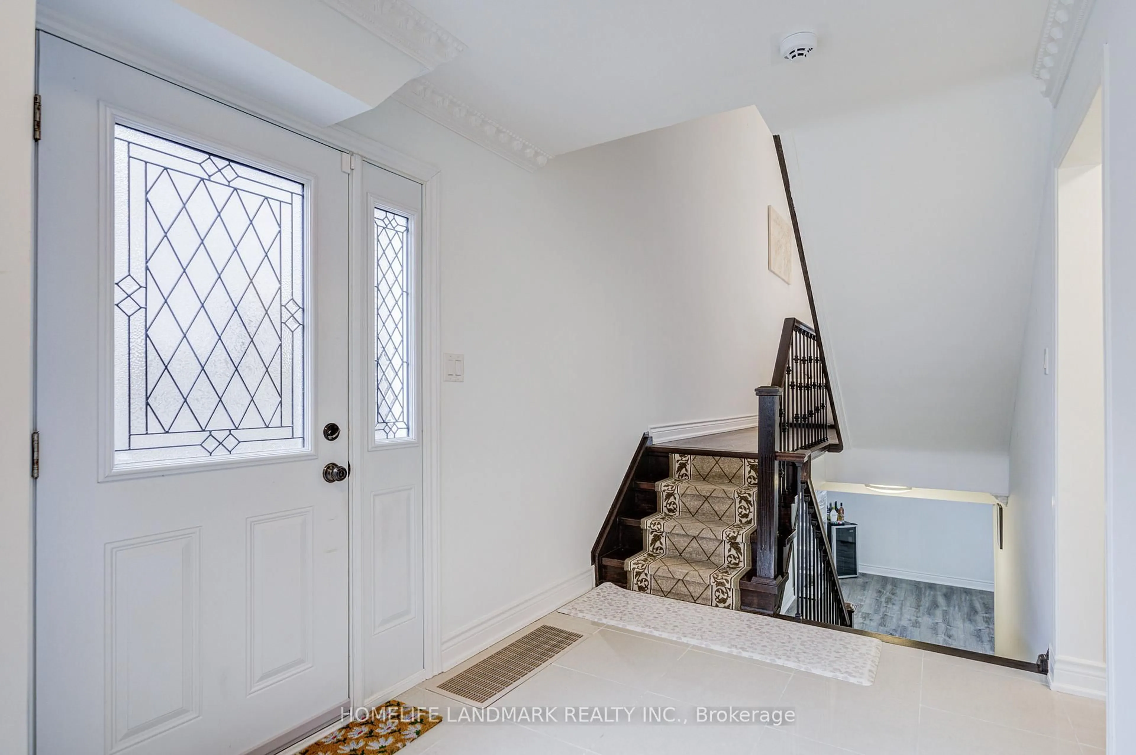 Indoor entryway for 53 Chipwood Cres, Toronto Ontario M2J 3X6