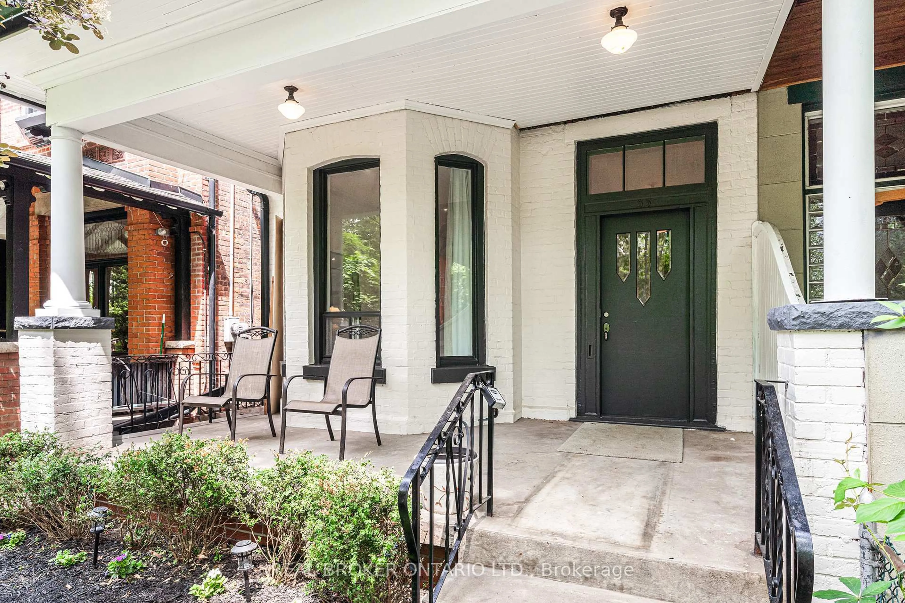 Indoor entryway for 33 Lakeview Ave, Toronto Ontario M6J 3B2