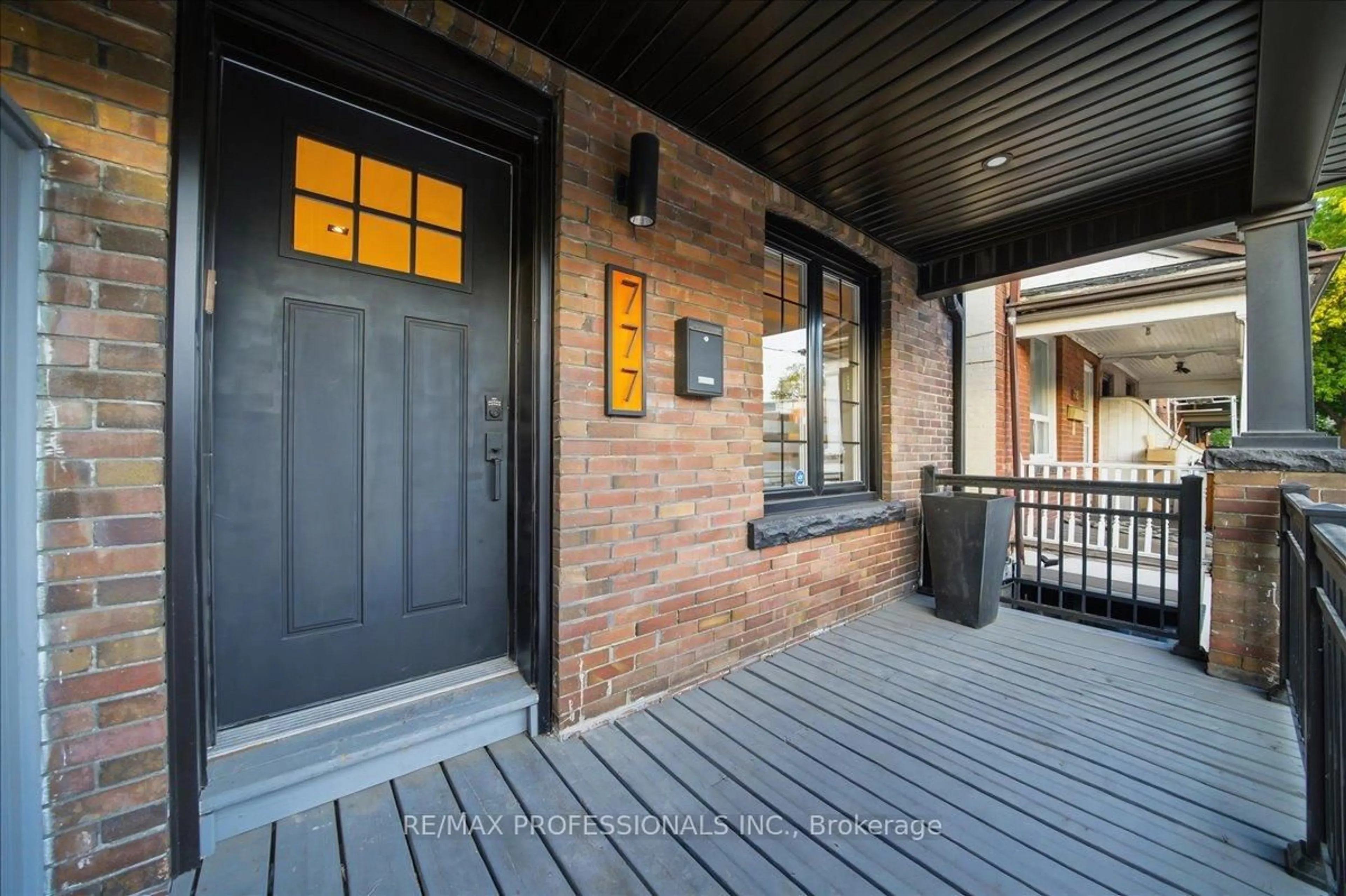 Unknown for 777 Dufferin St, Toronto Ontario M6H 3K8