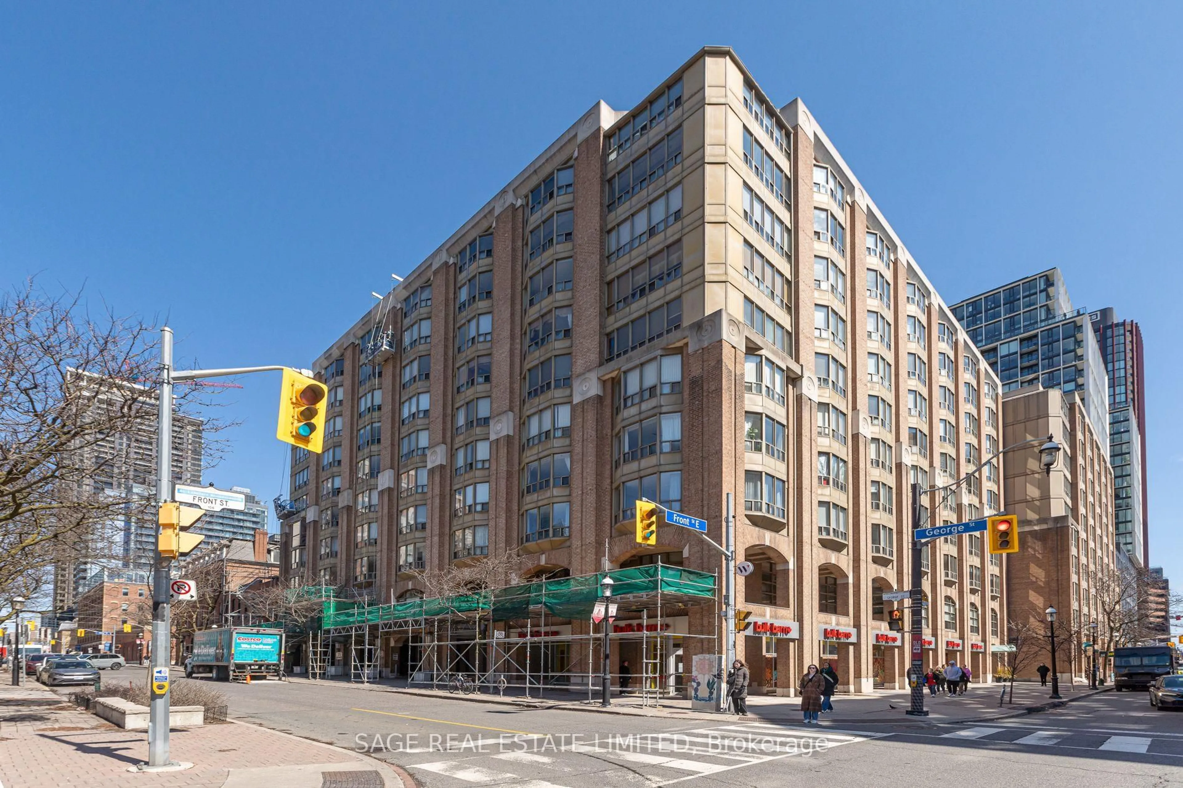 Patio, building for 25 George St #302, Toronto Ontario M5A 4L8